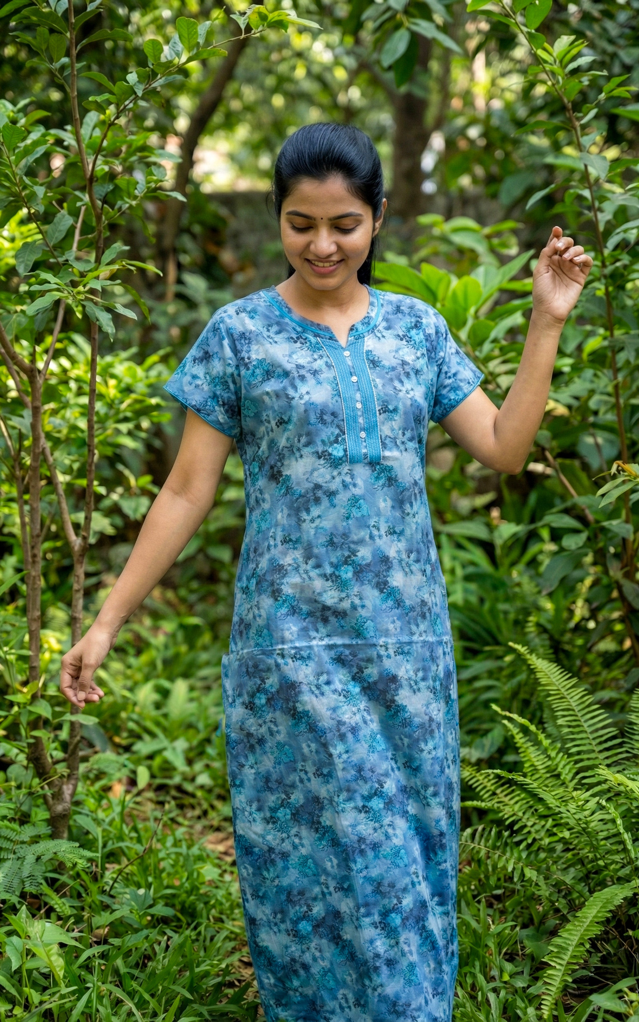 Cotton nighty with a convenient pocket