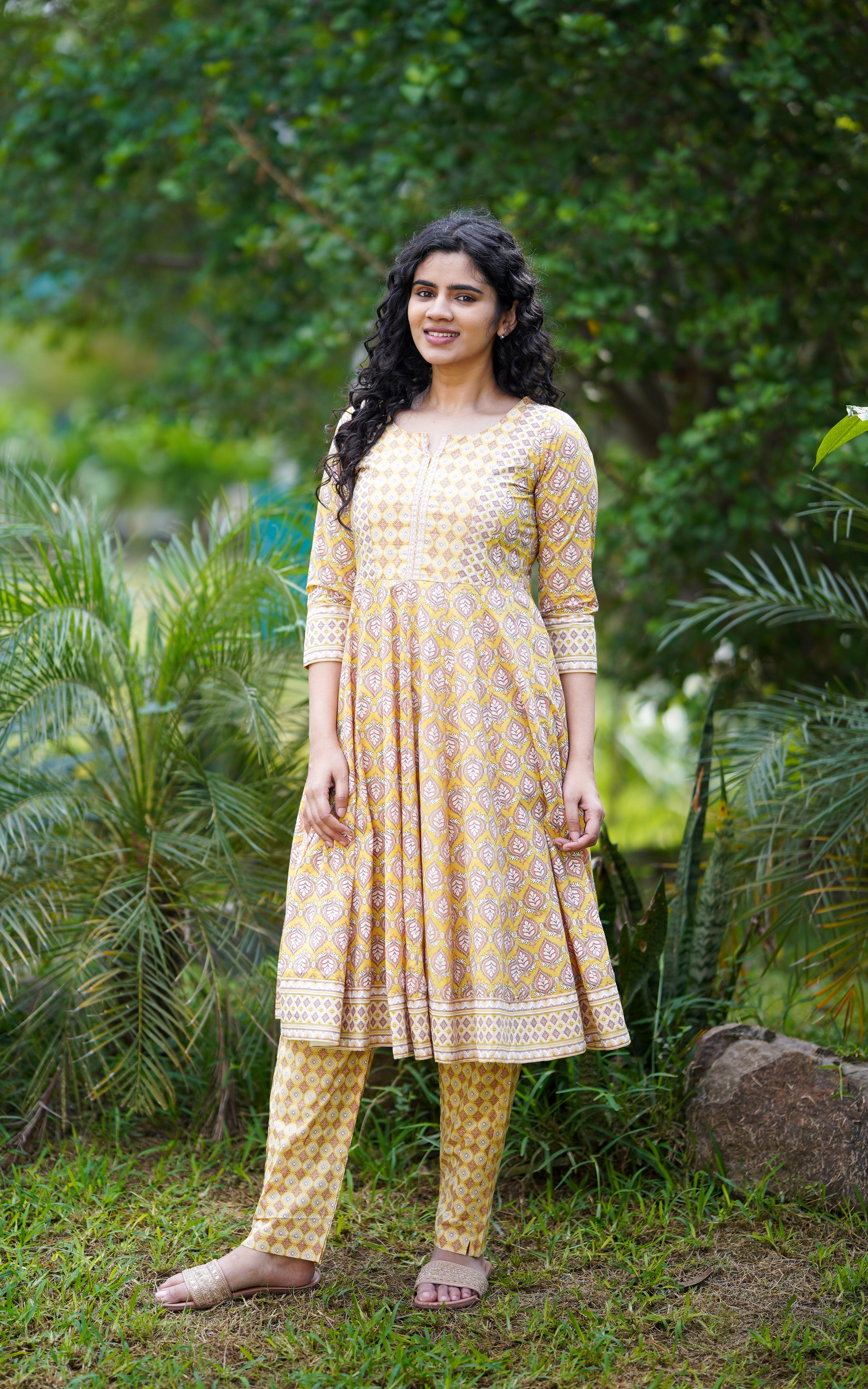 Makizhisai (Kurti+Pant)