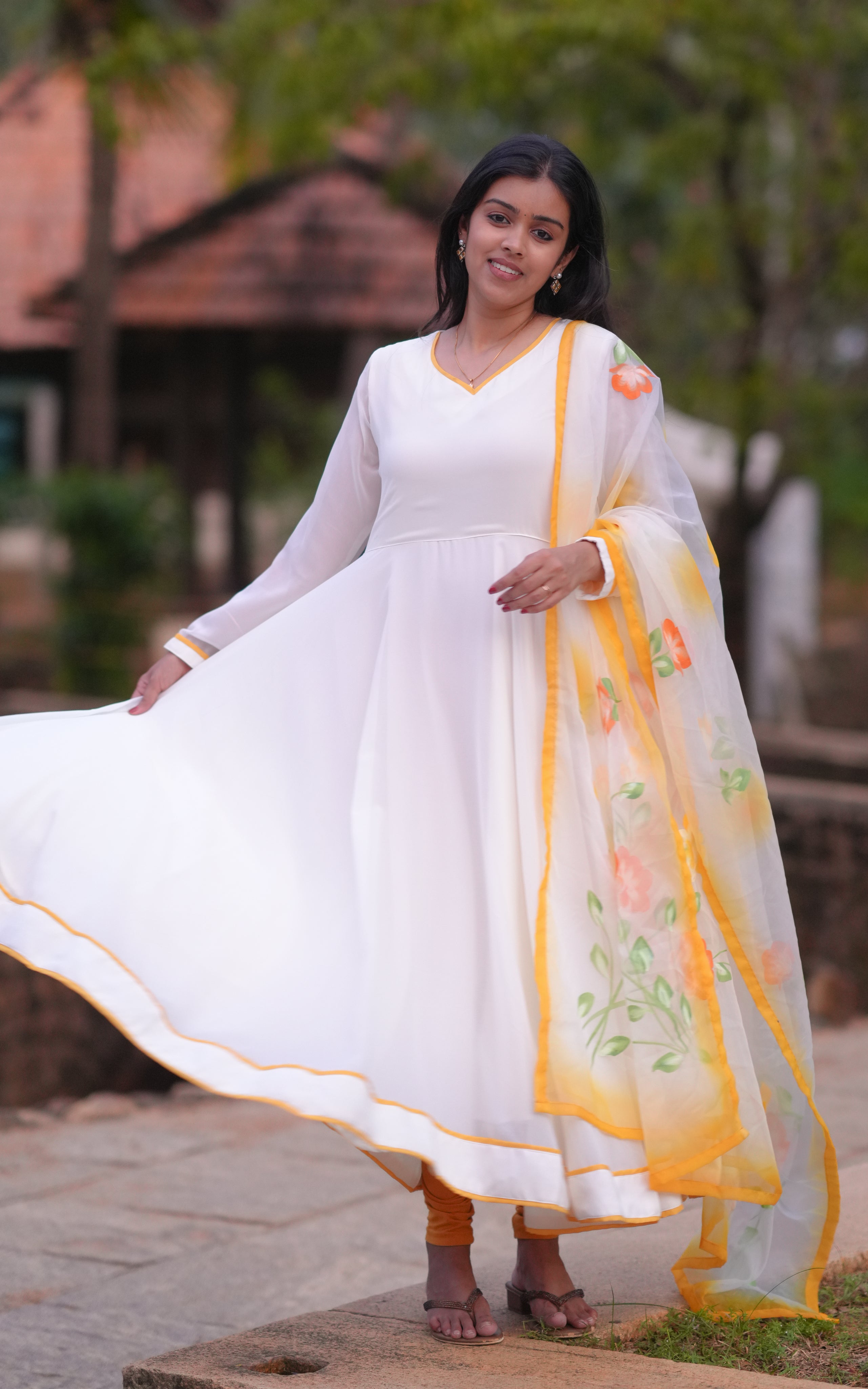 Perfect blend of white and yellow hues & Suitable for all skin tones
