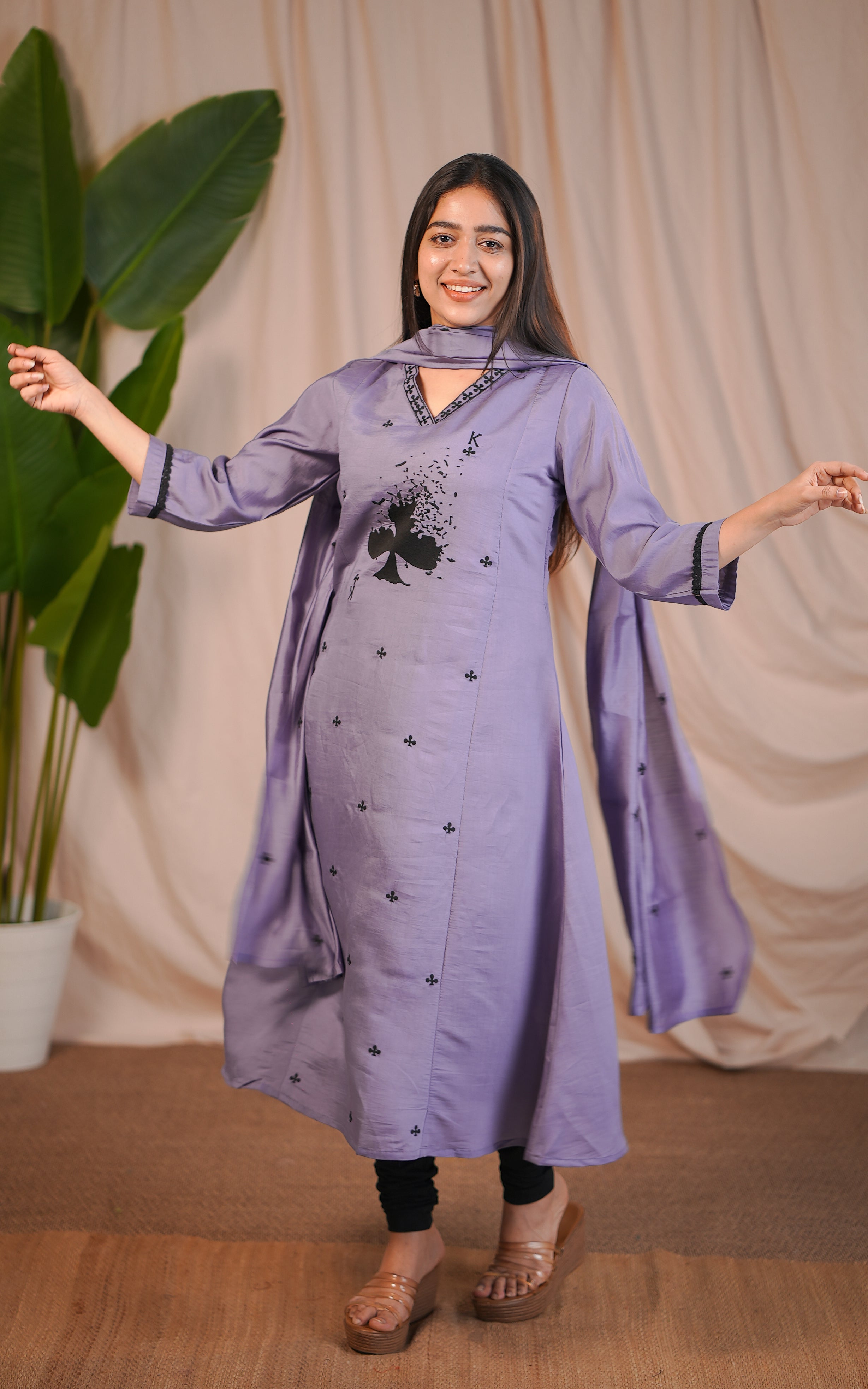 Meenvizhi B (Kurti+Dupatta)