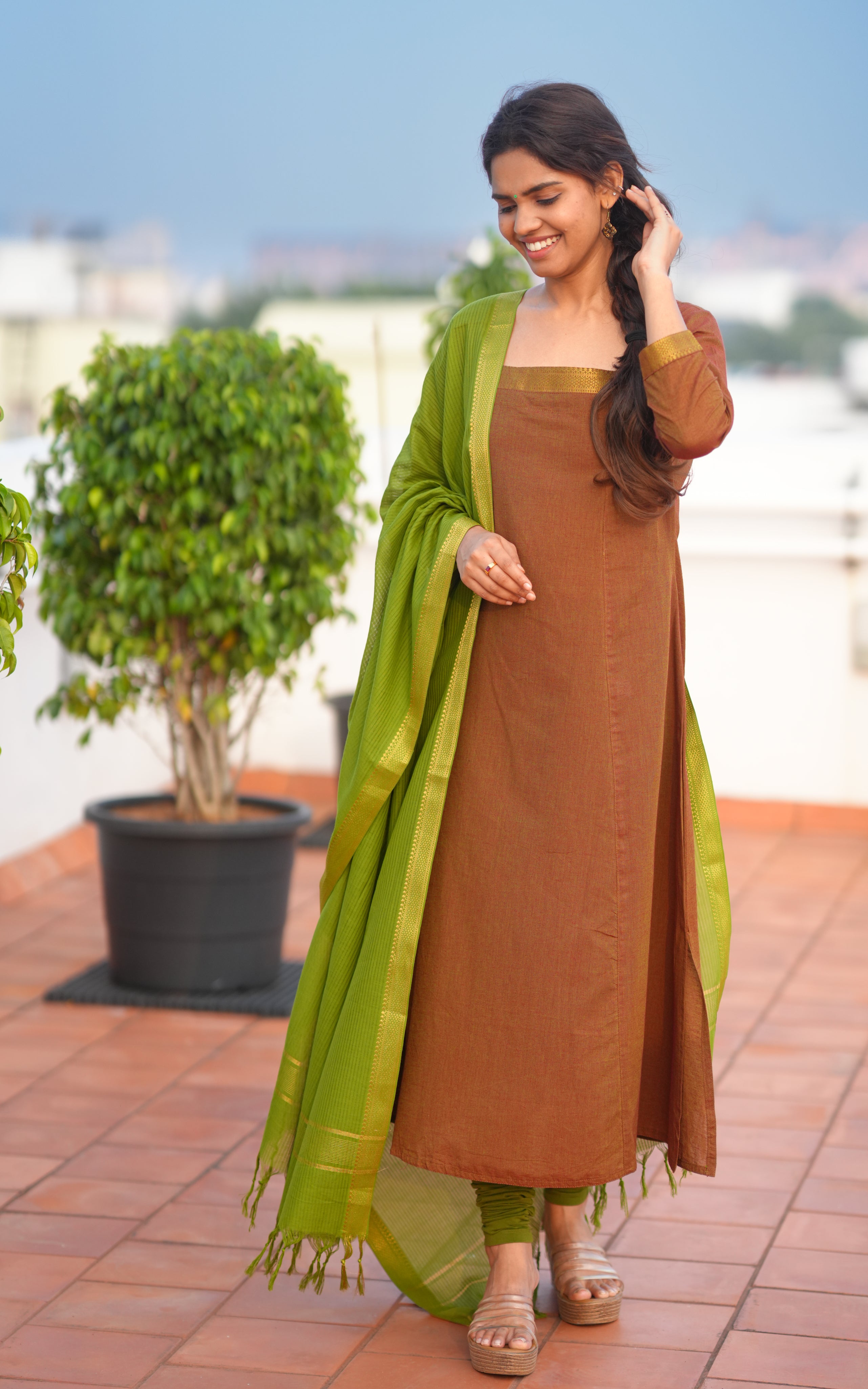 outfit is inspired by Jodi Simran’s iconic style. It features an A-line kurti with a stylish side slit. The kurti is made from soft, breathable South Cotton fabric.