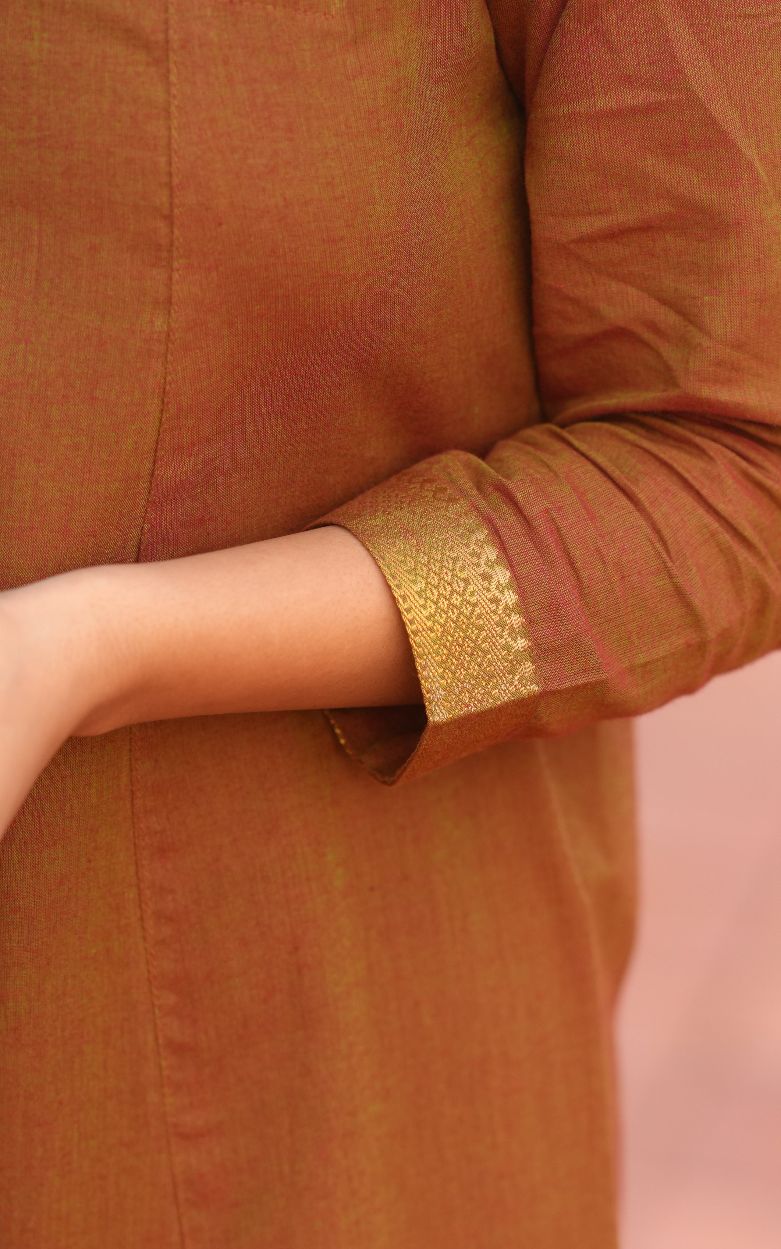 color of the kurti is a beautiful dual shade of Mehandi Green. The unique color combination gives the outfit a fresh, earthy vibe
