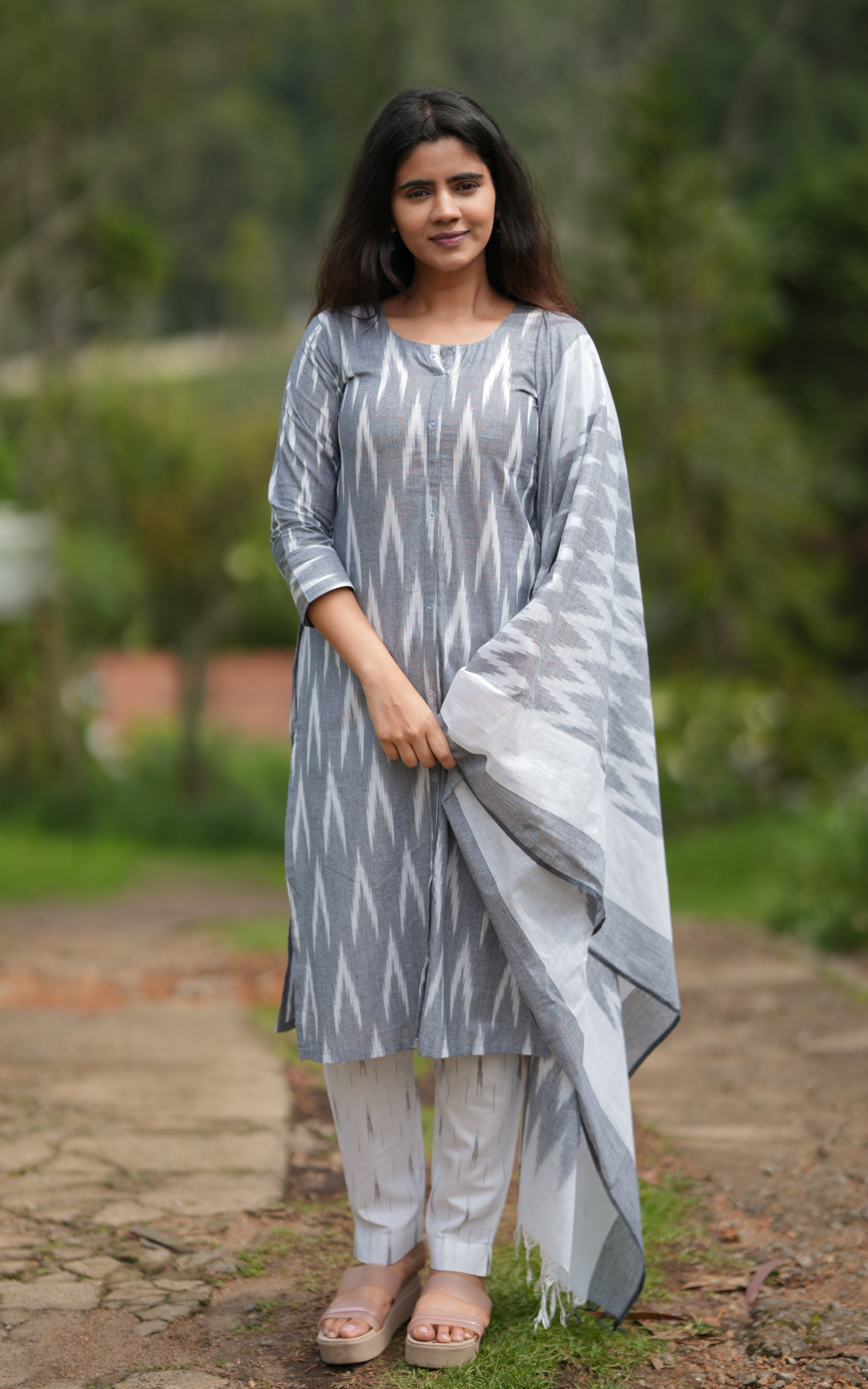 Grey kurti with leggings hotsell