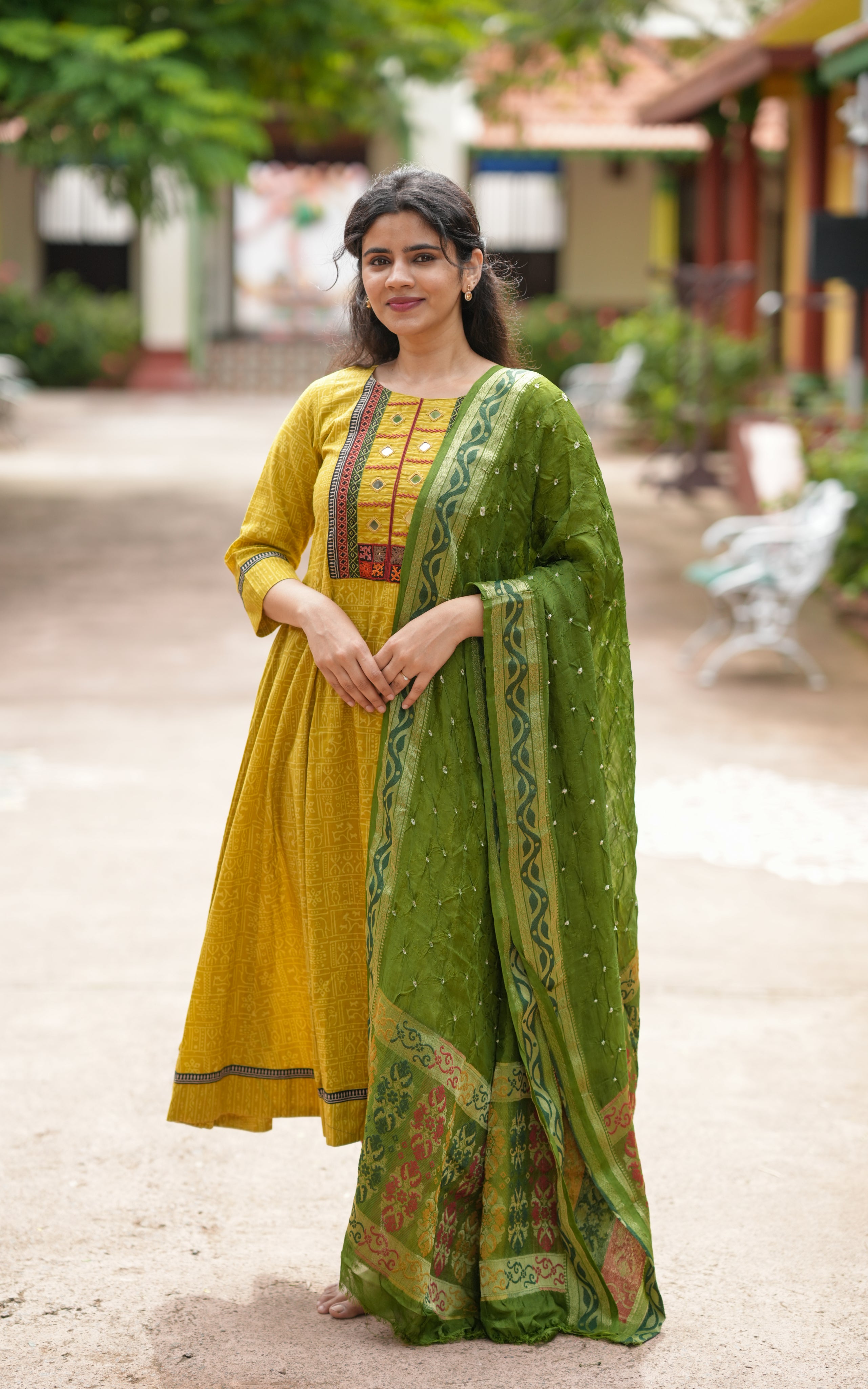 Simple ethnic wear