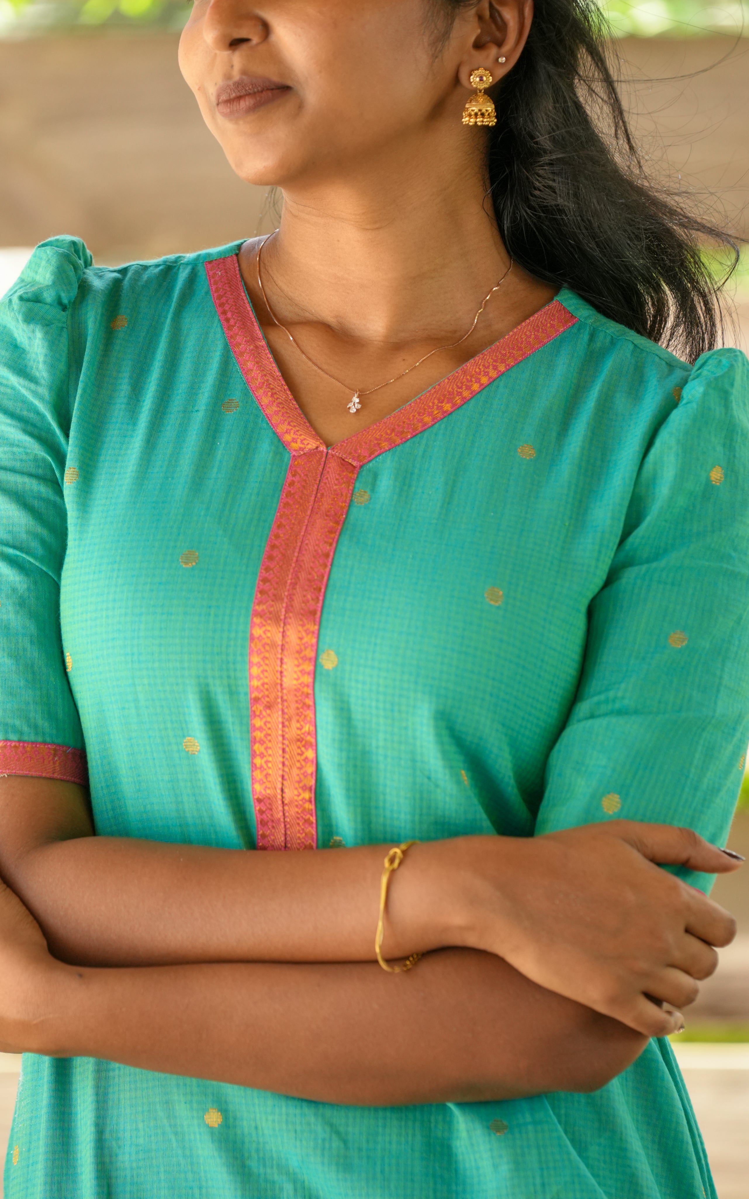 Short puff sleeves – comfortable for all-day wear.
