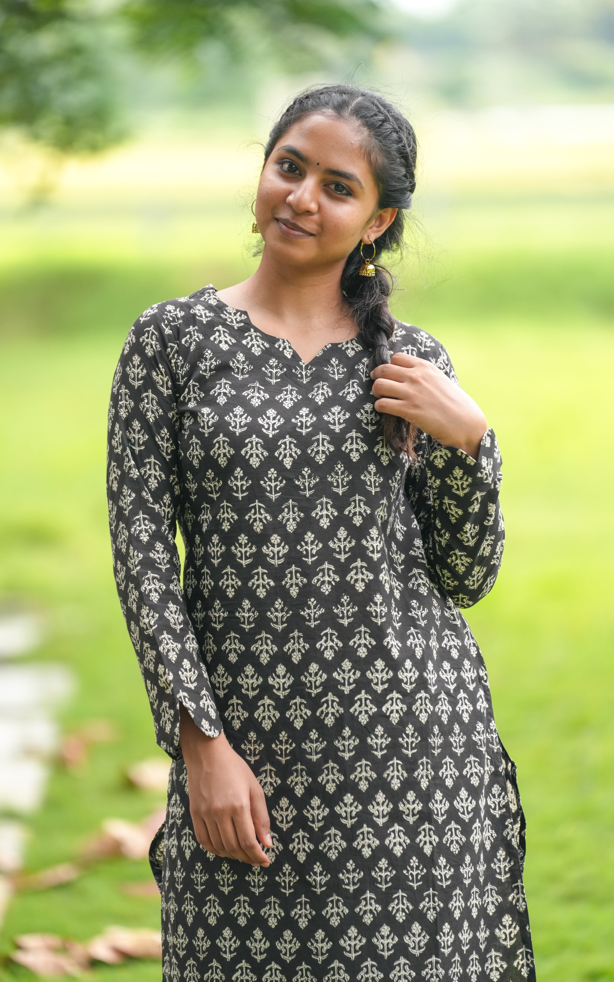 Simple ethnic wear