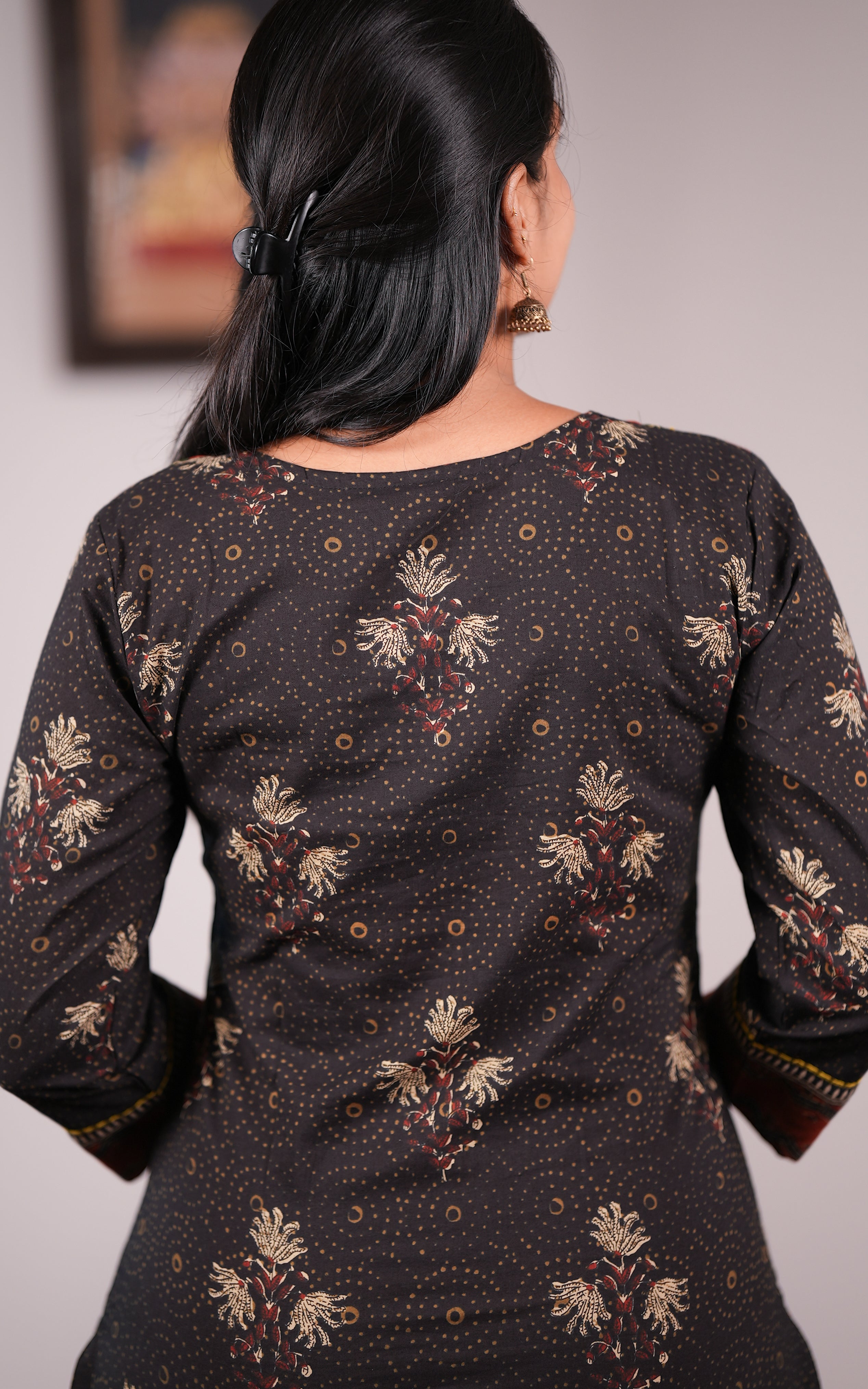 Back round neck
