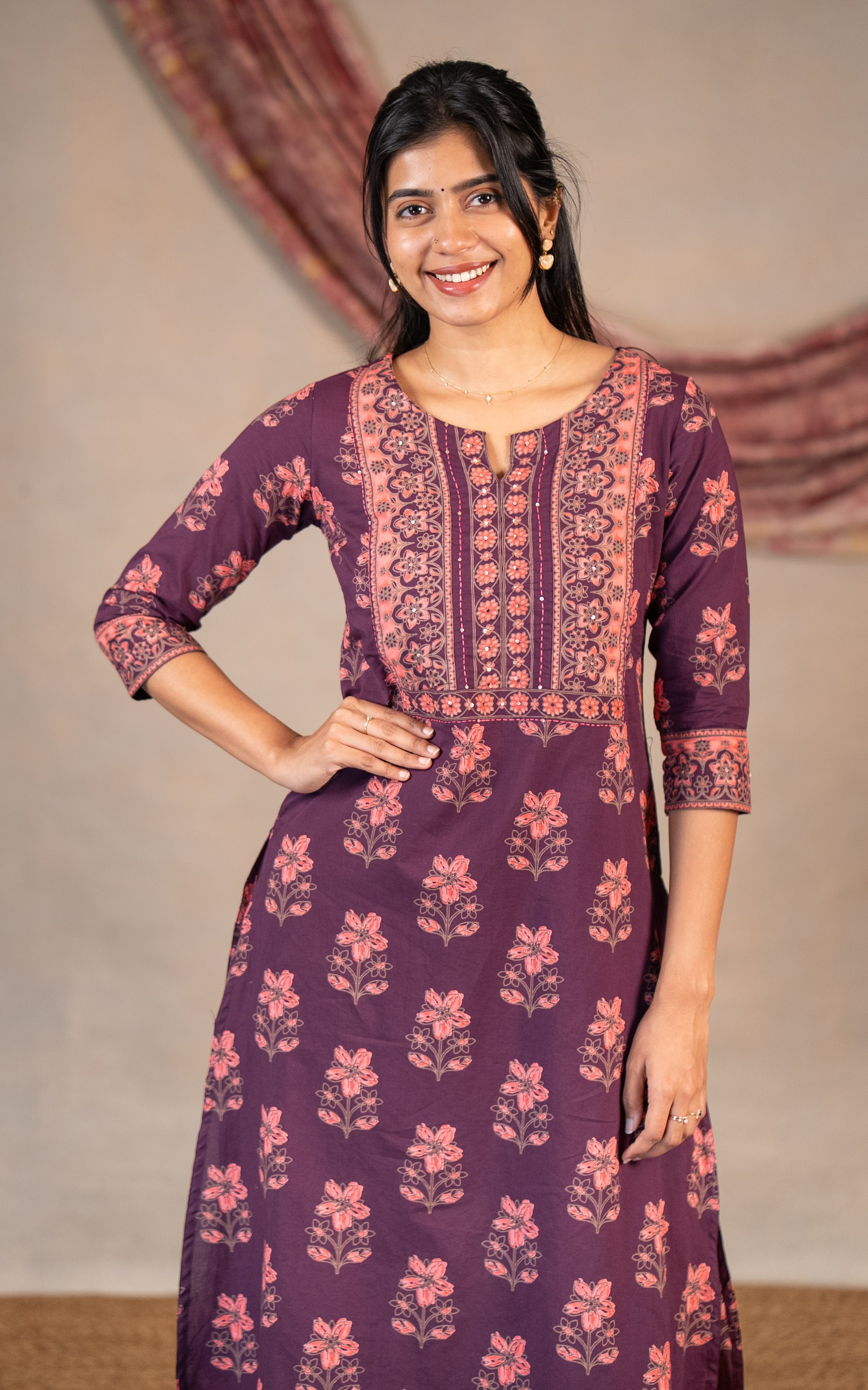 Casual wear printed cotton kurti set with pocket pant
Office wear simple and comfortable cotton kurti set