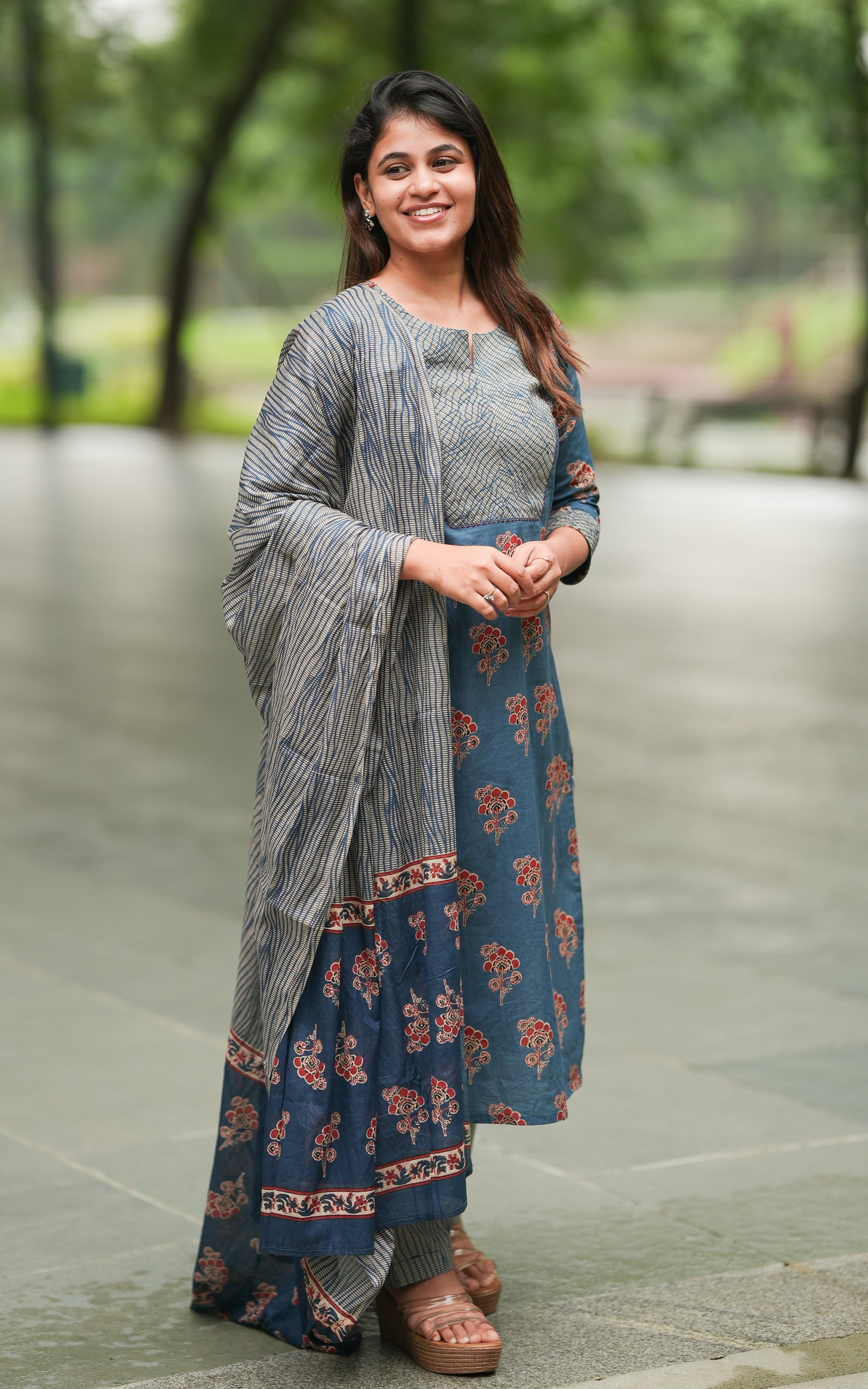 Elaiyarani Blue (Kurti+Pant+Dupatta) KURTIS instore