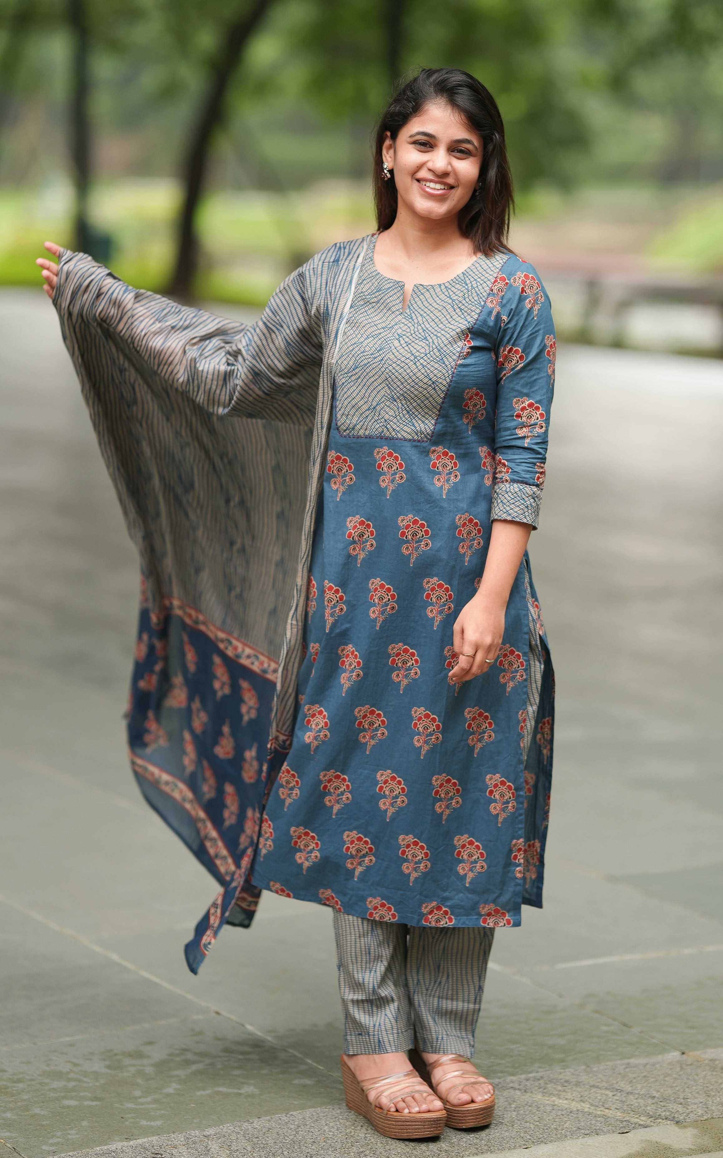 Elaiyarani Blue (Kurti+Pant+Dupatta) KURTIS instore