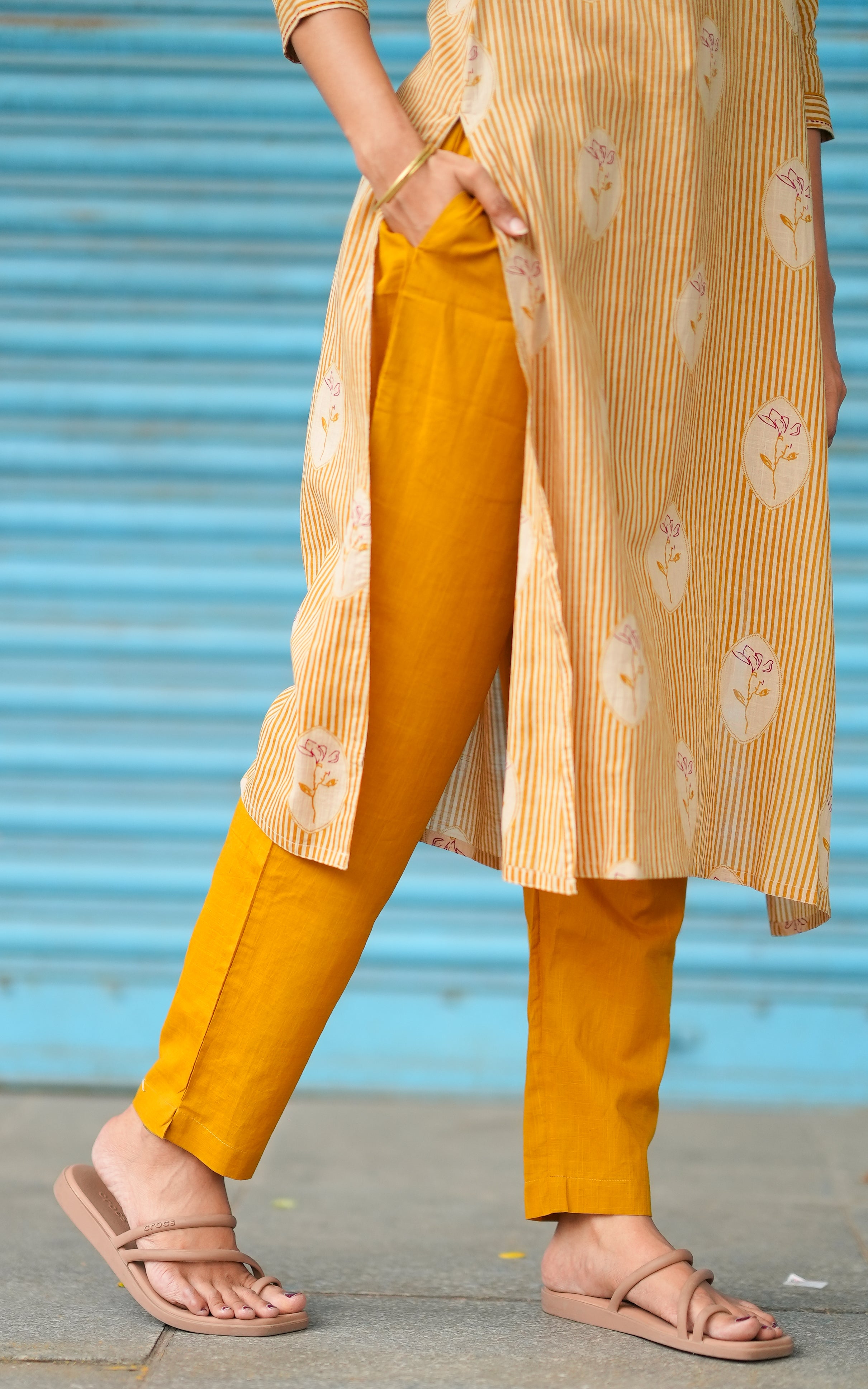 Velichapoove A (Kurti+Pant+Dupatta)