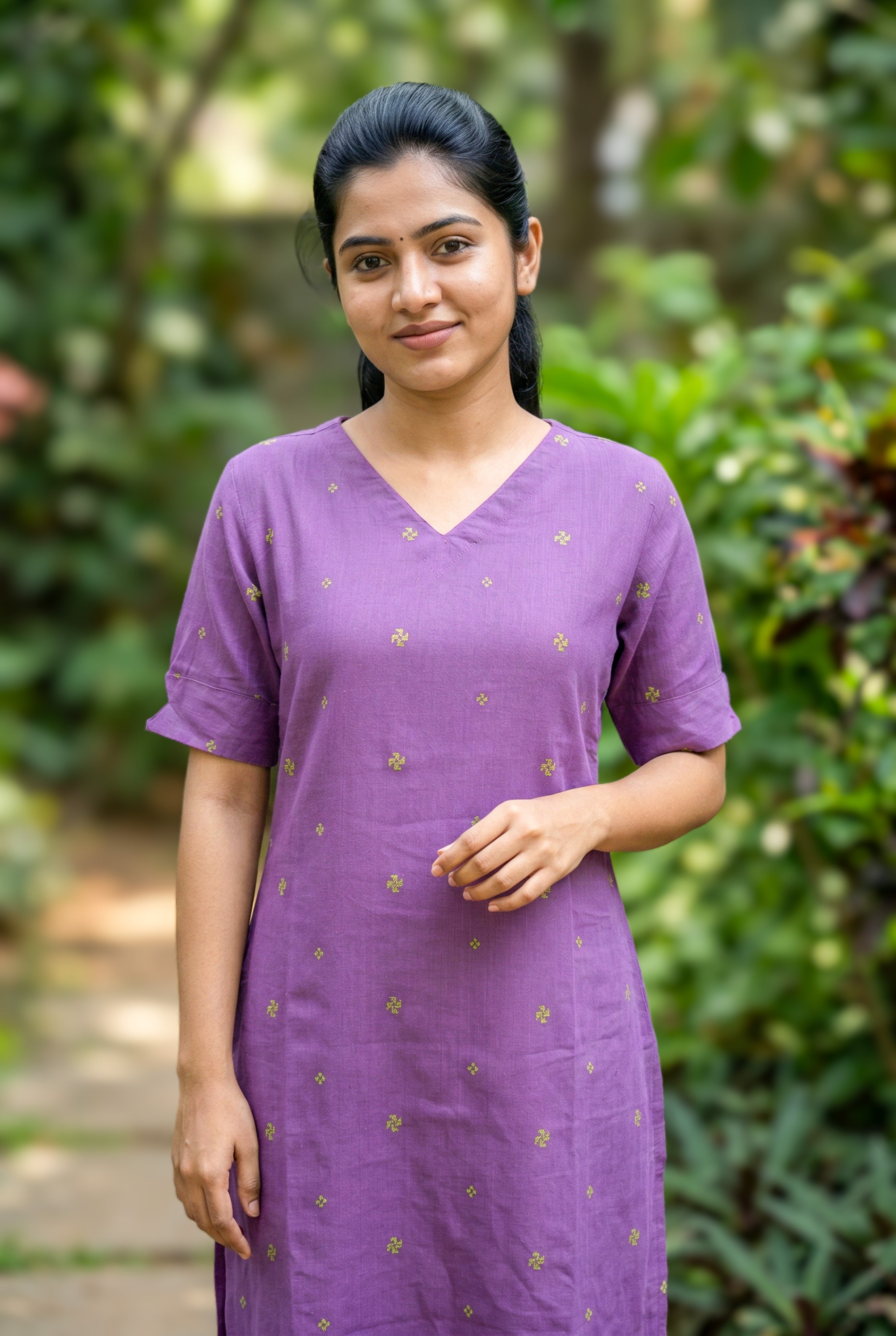 stylish light purple cotton kurti for college
trendy v-neck straight cut kurti
modern casual cotton kurti with side slit
fashionable cotton kurti with cutwork sleeves