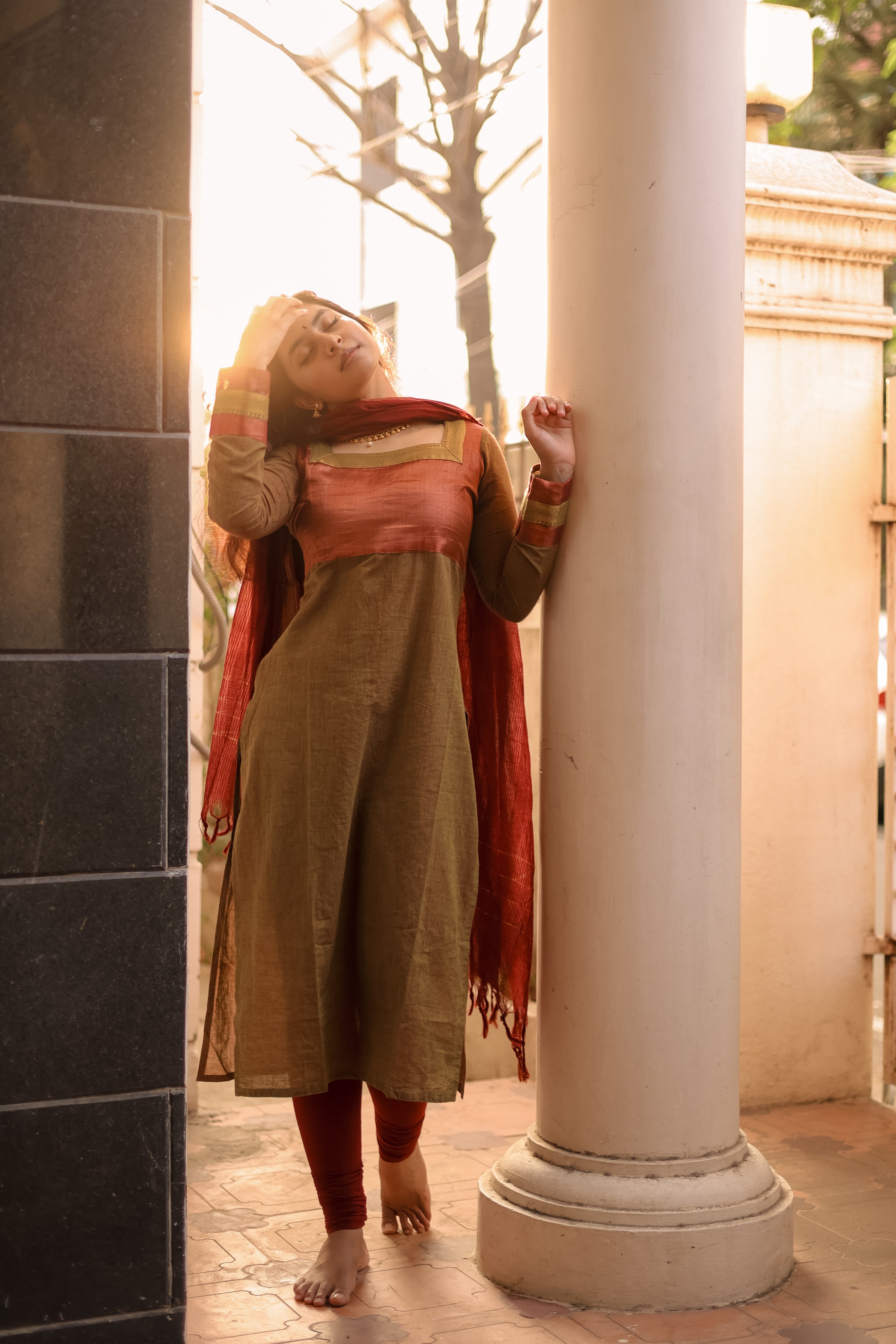 Zari border shines subtly under sunlight