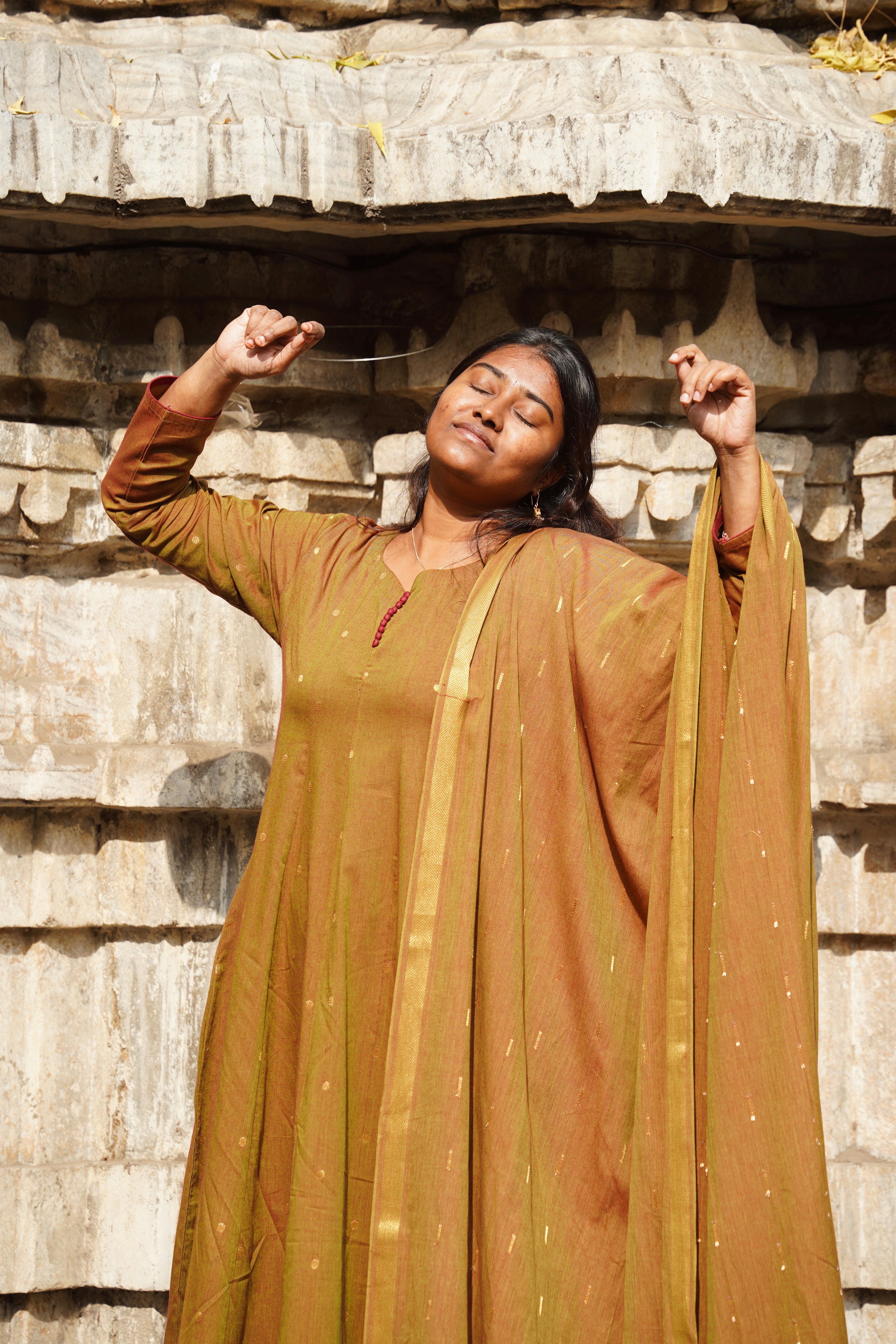 Maandhulir (Kurti+Pant+Dupatta)