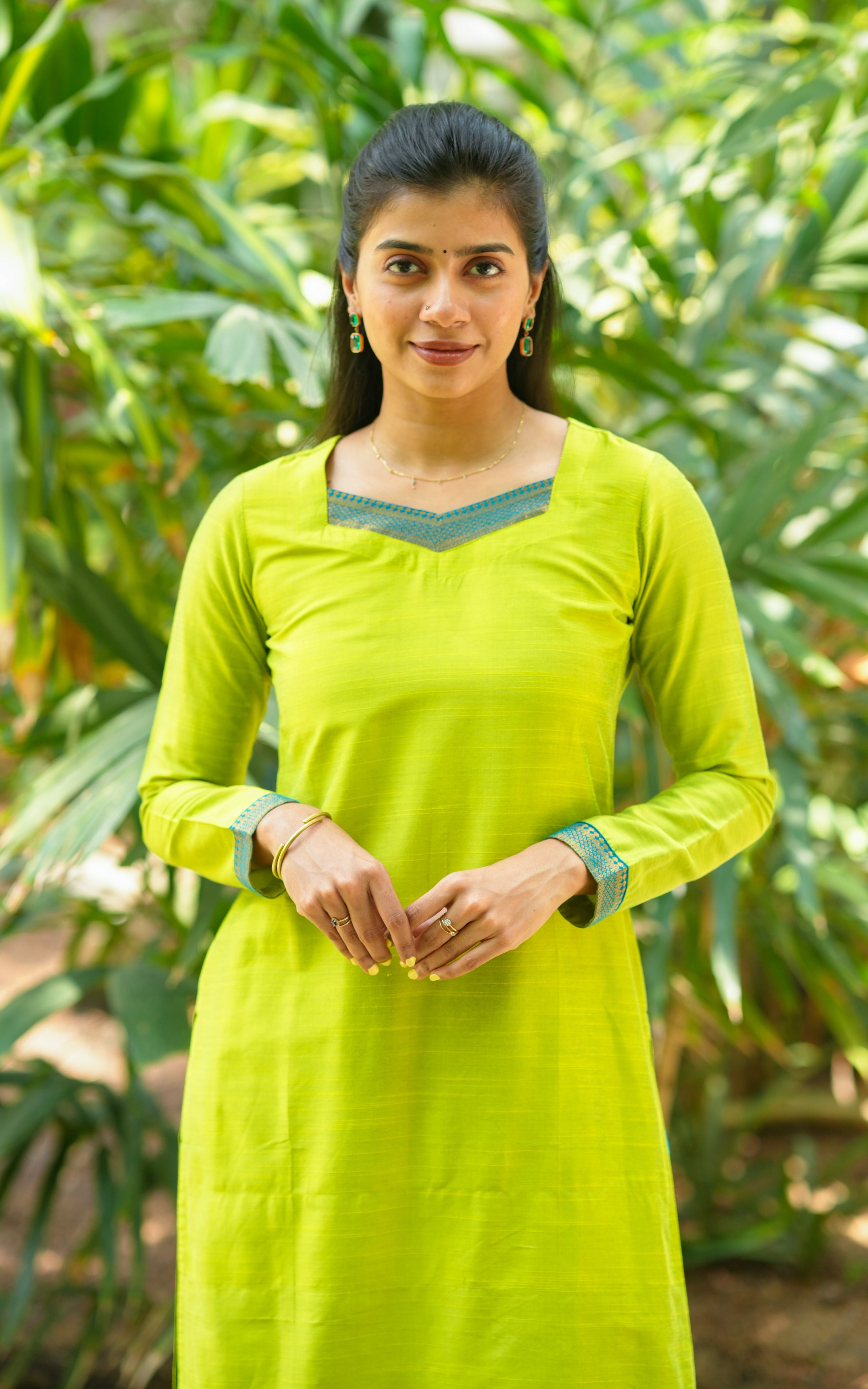 Saira Parrot Green