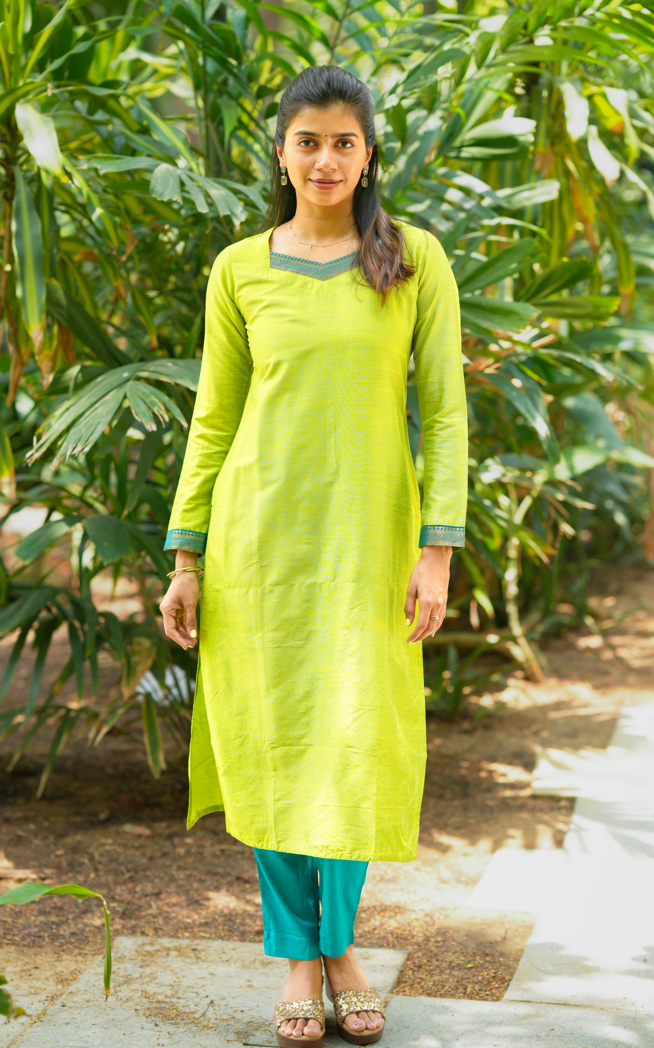 Saira Parrot Green