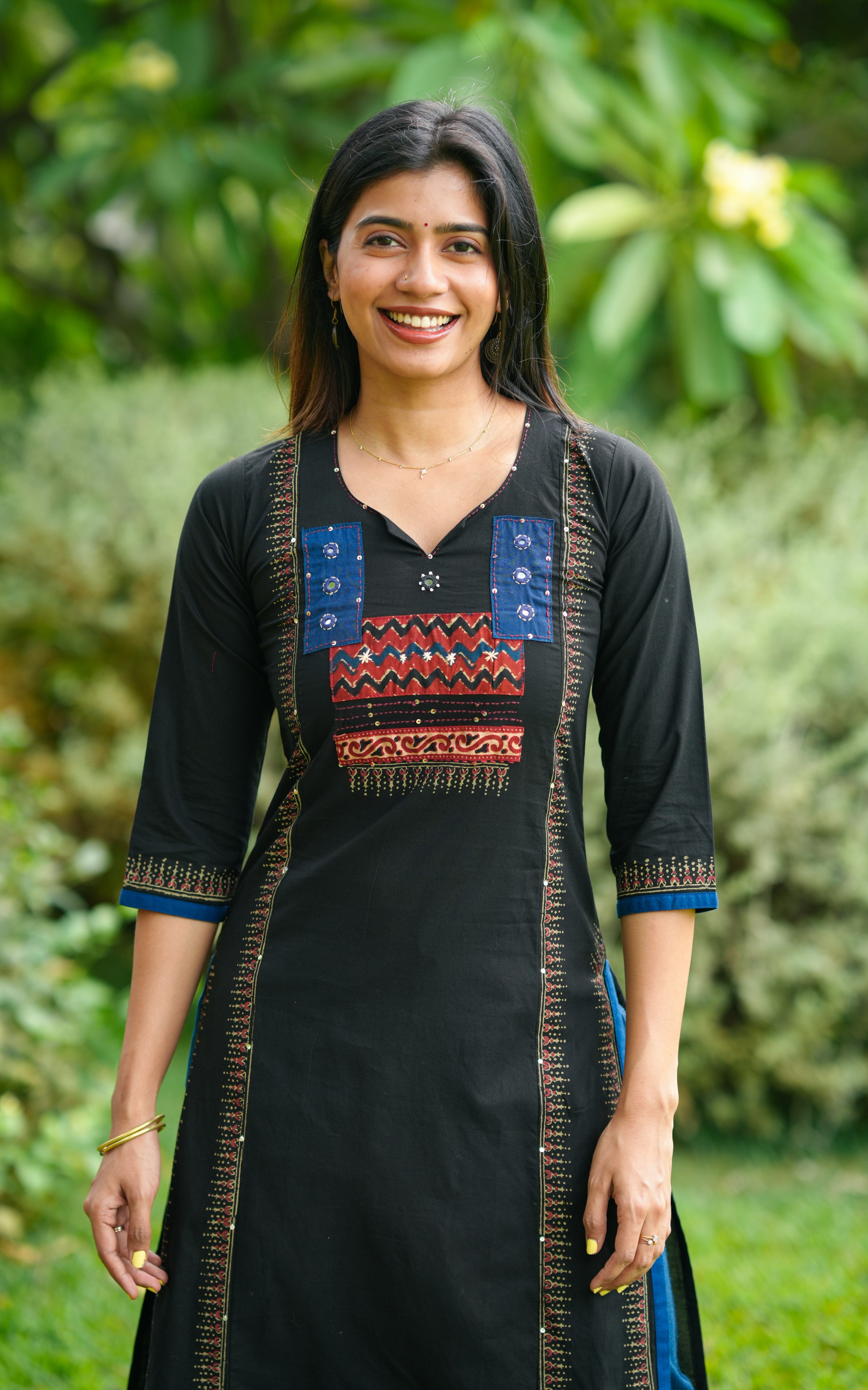 Selvi Black Handblock