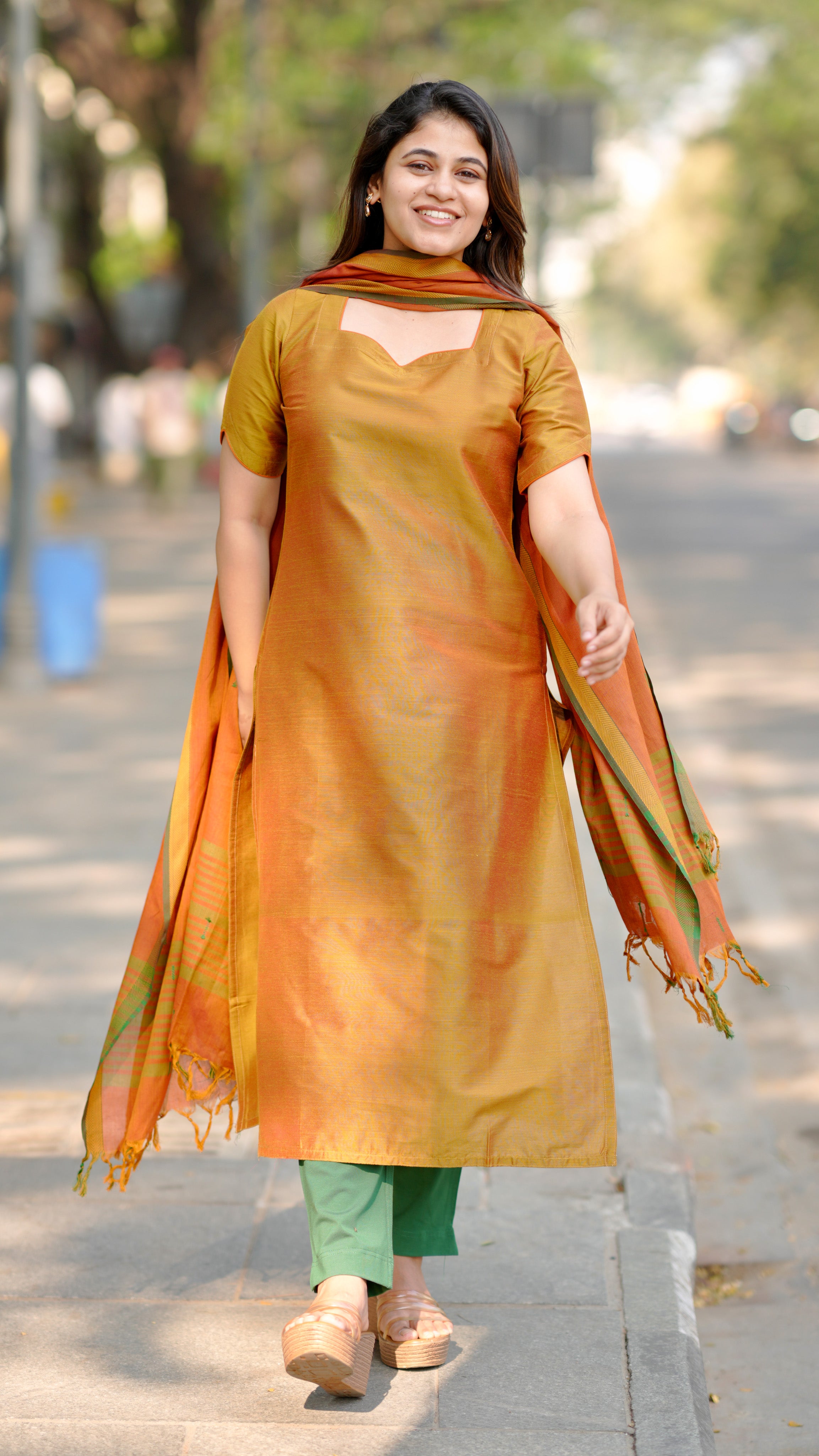 Kavimozhi (Kurti+Dupatta)