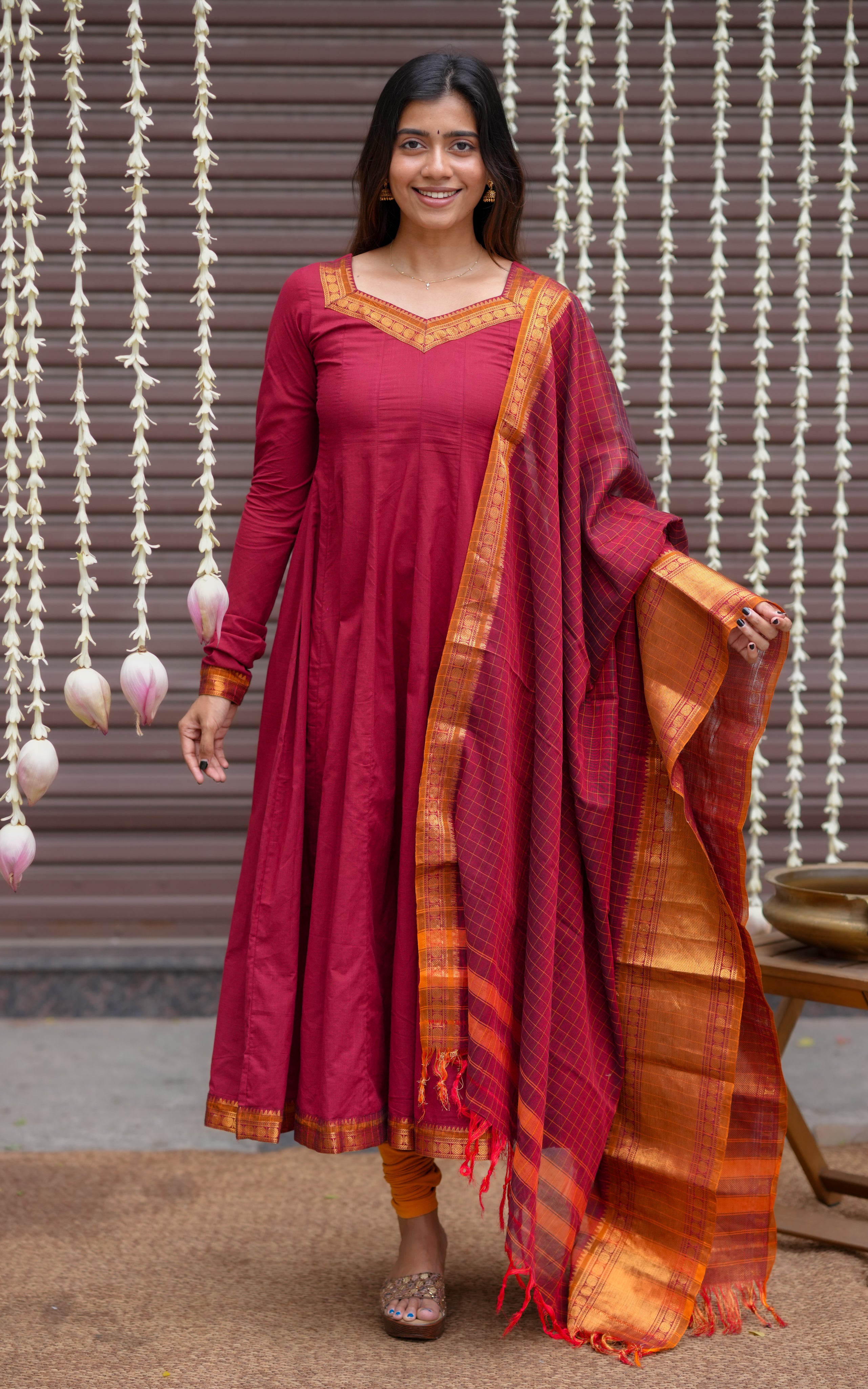 Vaazhvizhi Maroon (Kurti+Dupatta)