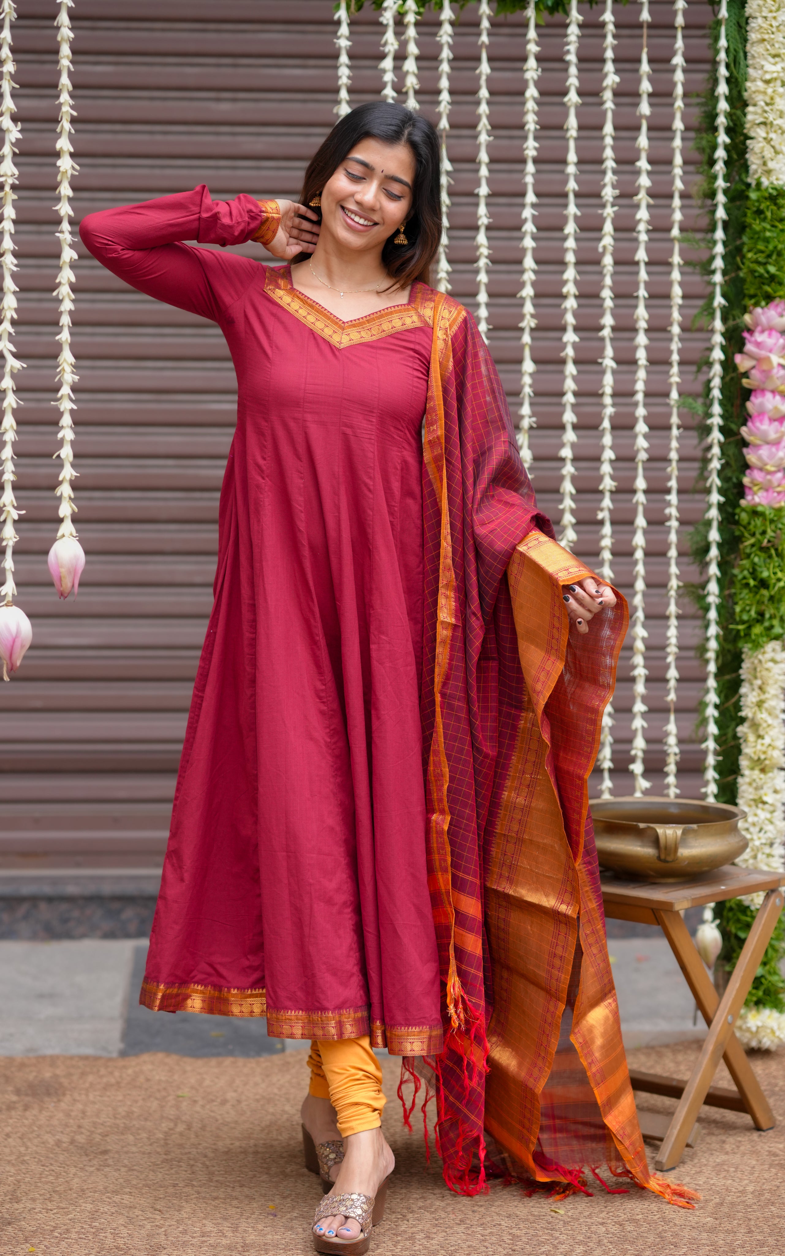 Vaazhvizhi Maroon (Kurti+Dupatta)