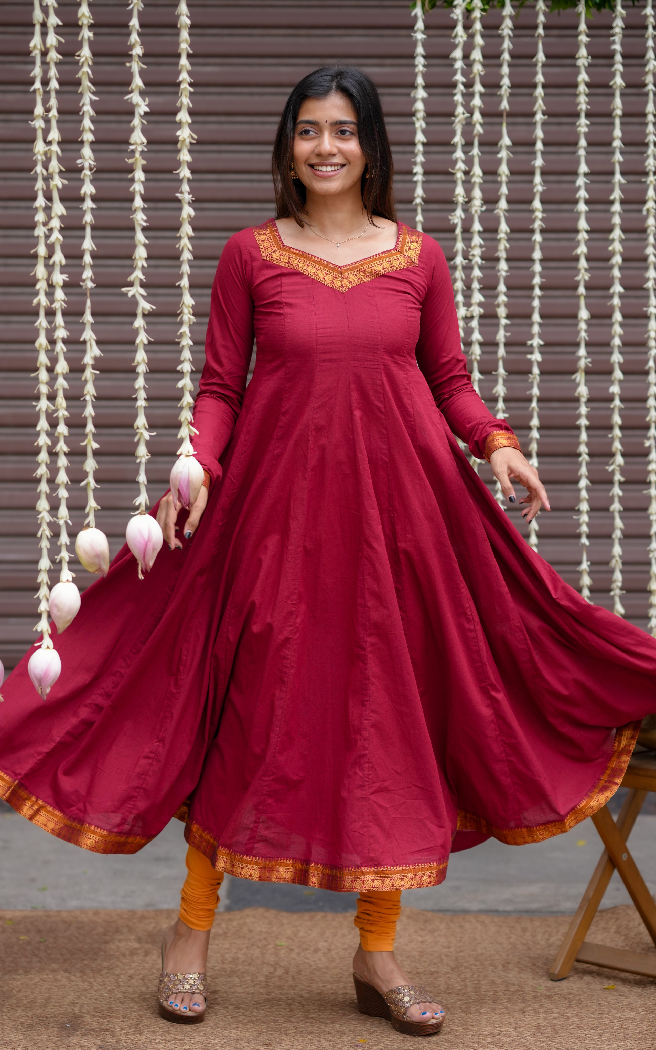 Vaazhvizhi Maroon (Kurti+Dupatta)
