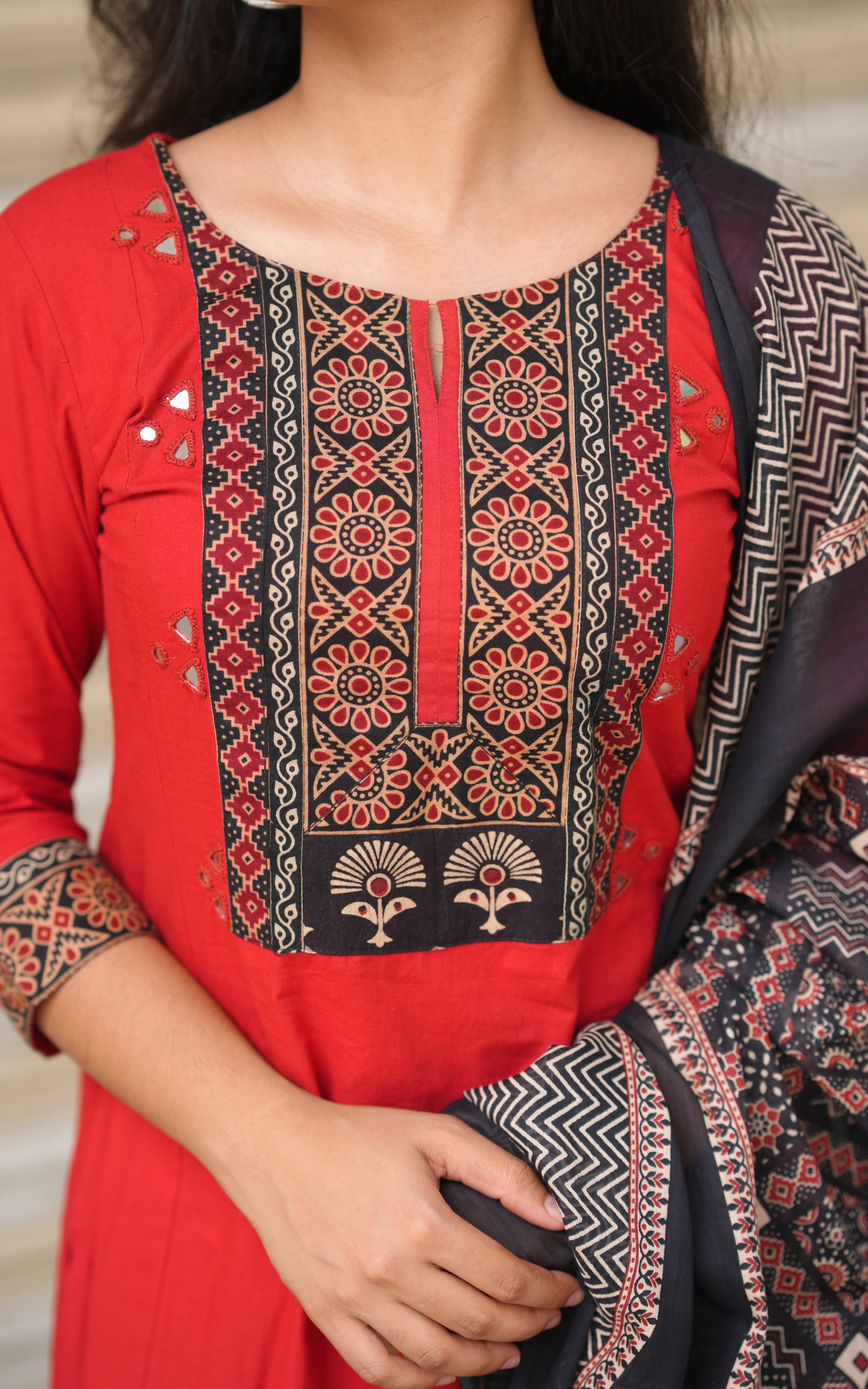 Moni Red (Kurti+Dupatta)
