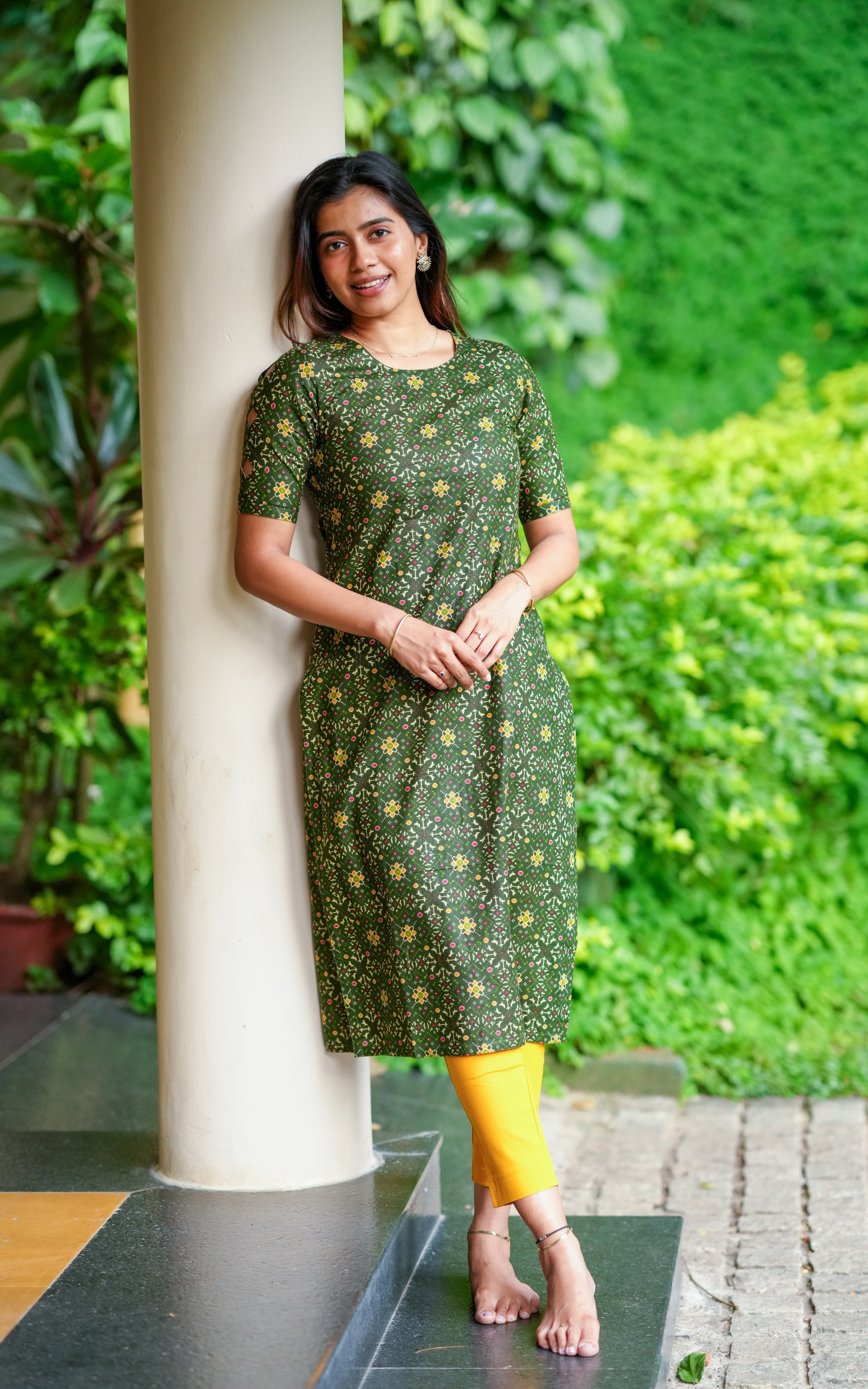 Simple ethnic wear