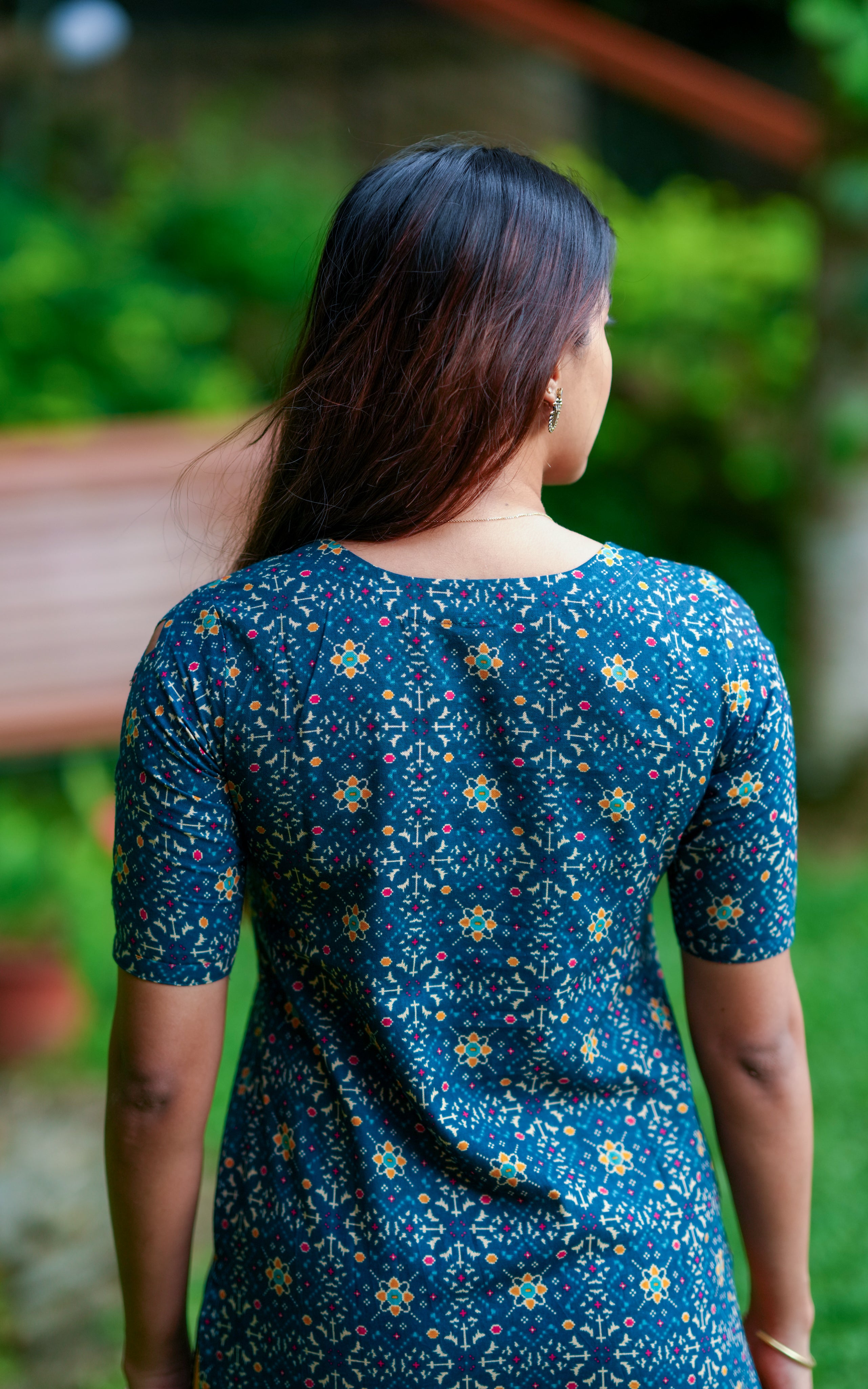 Flawlessly combines the elegance of traditional Indian design with the ease of modern tailoring