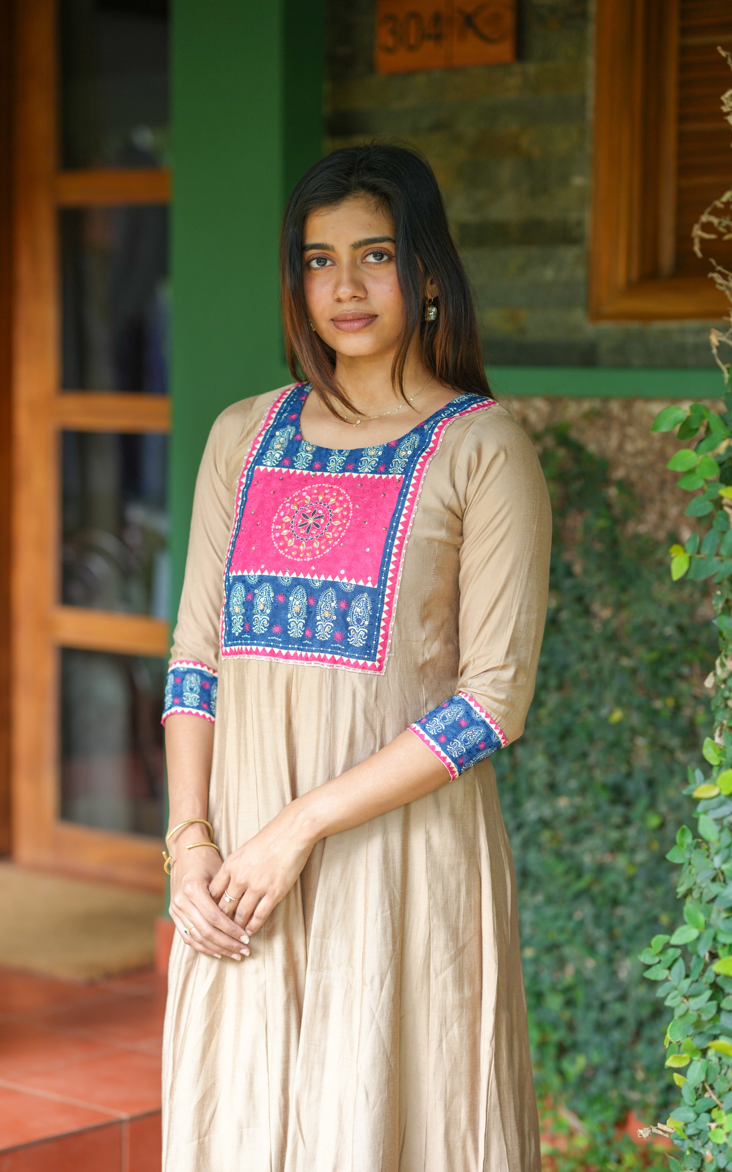 Simple ethnic wear