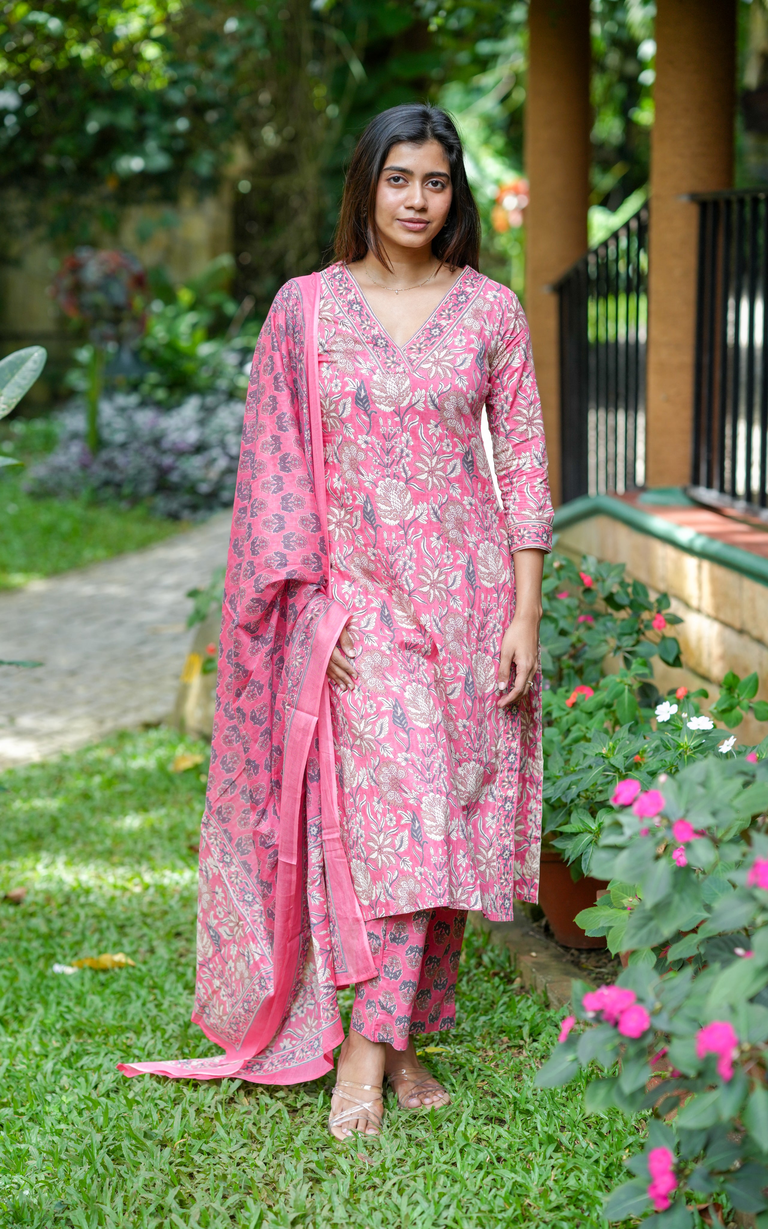 Straight-cut kurti set for women