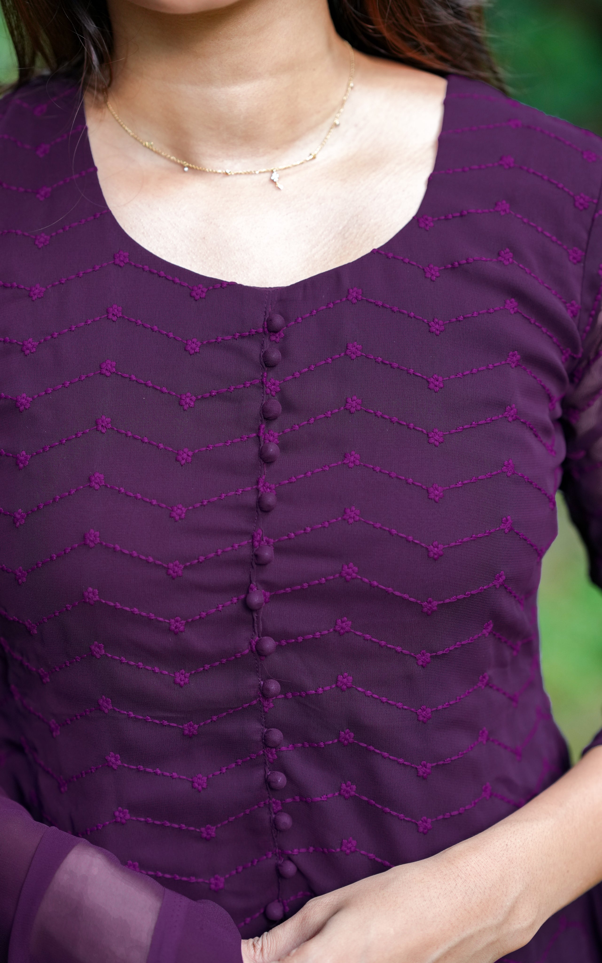 U-cut neck design