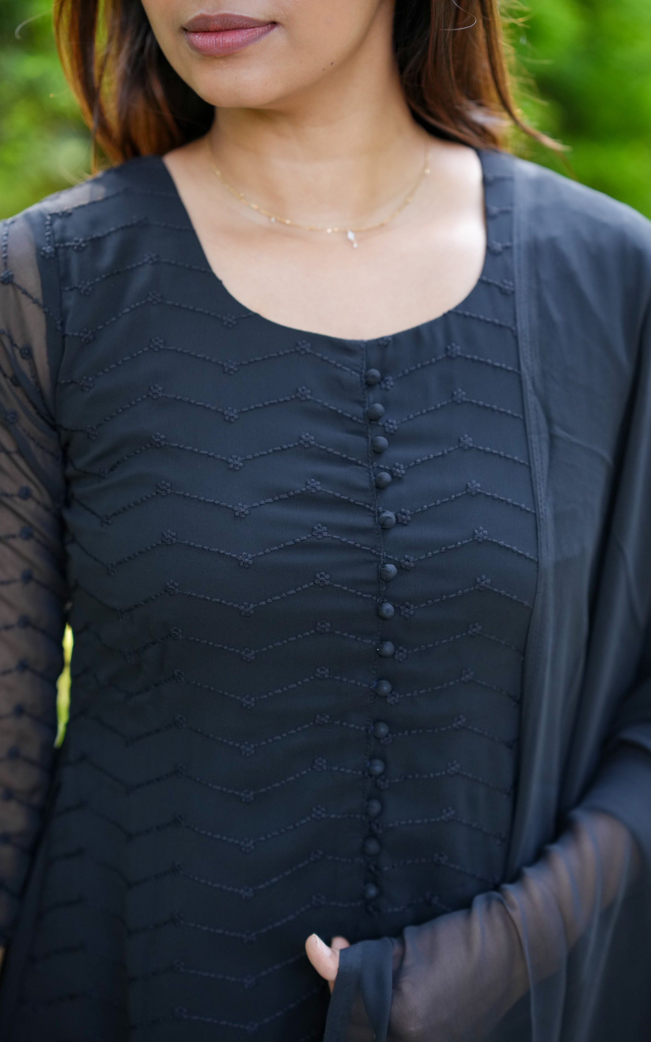 U-cut neck design