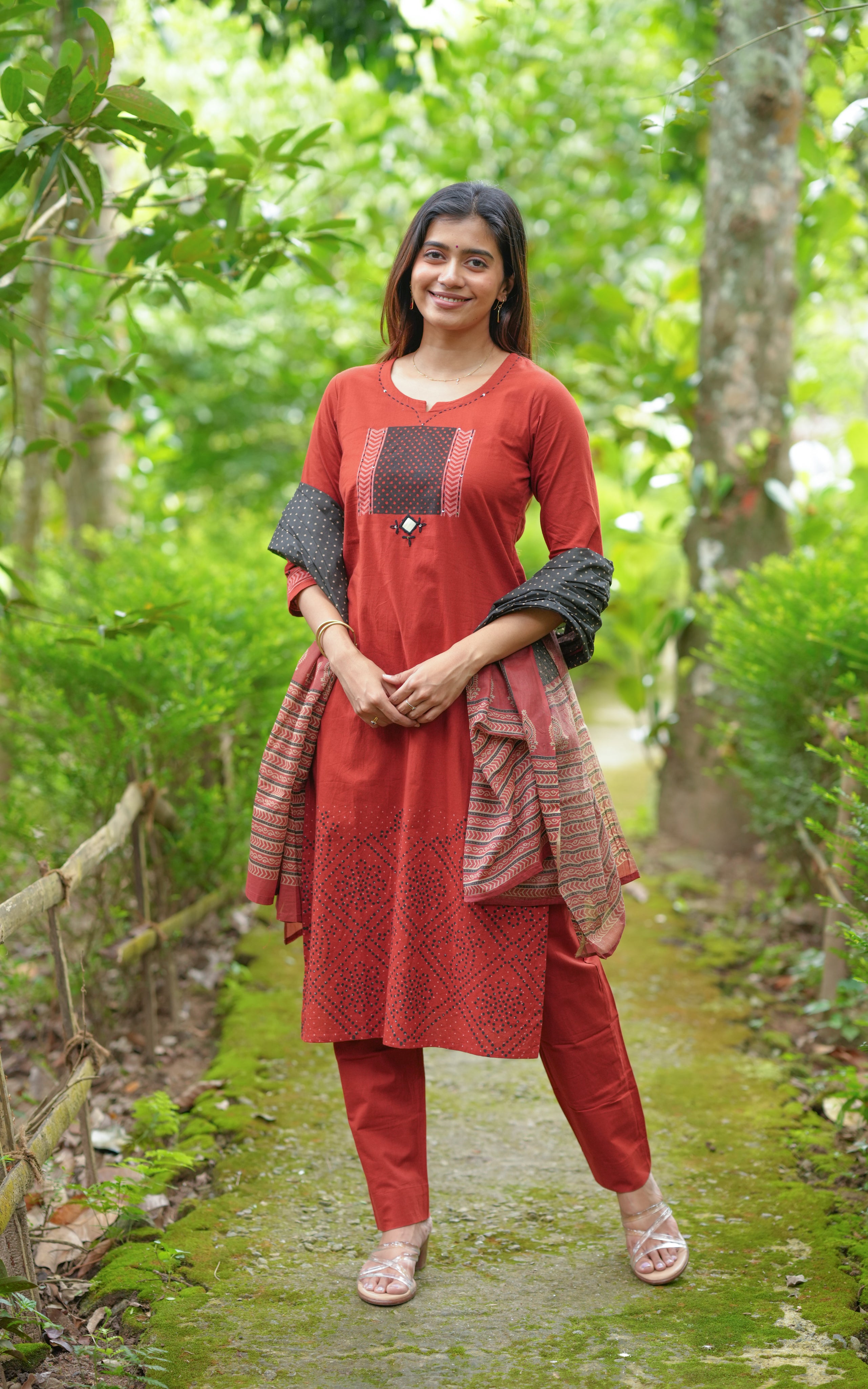 Simple ethnic wear