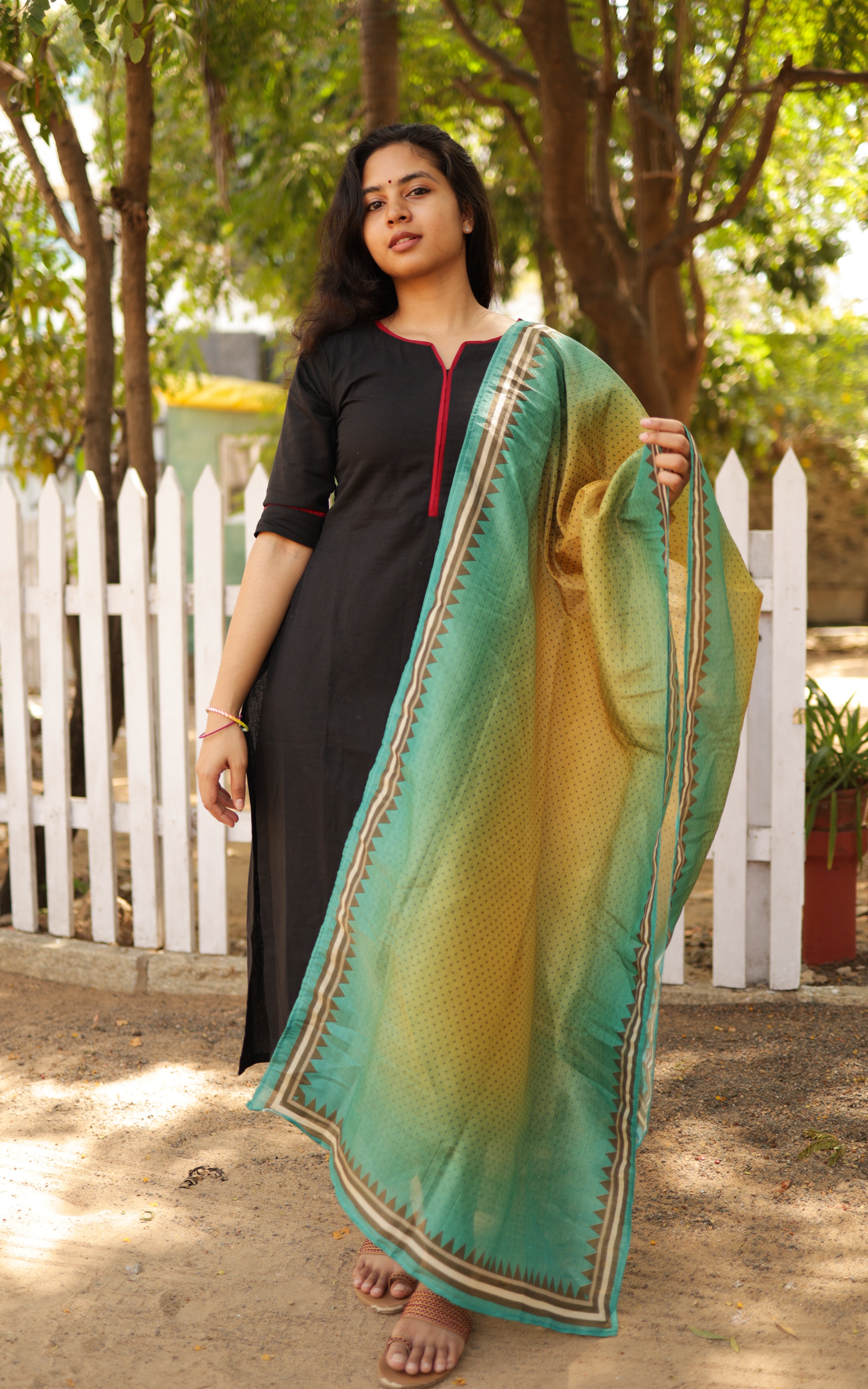 Om Shanti Oshanna 6 (Kurti+Dupatta)