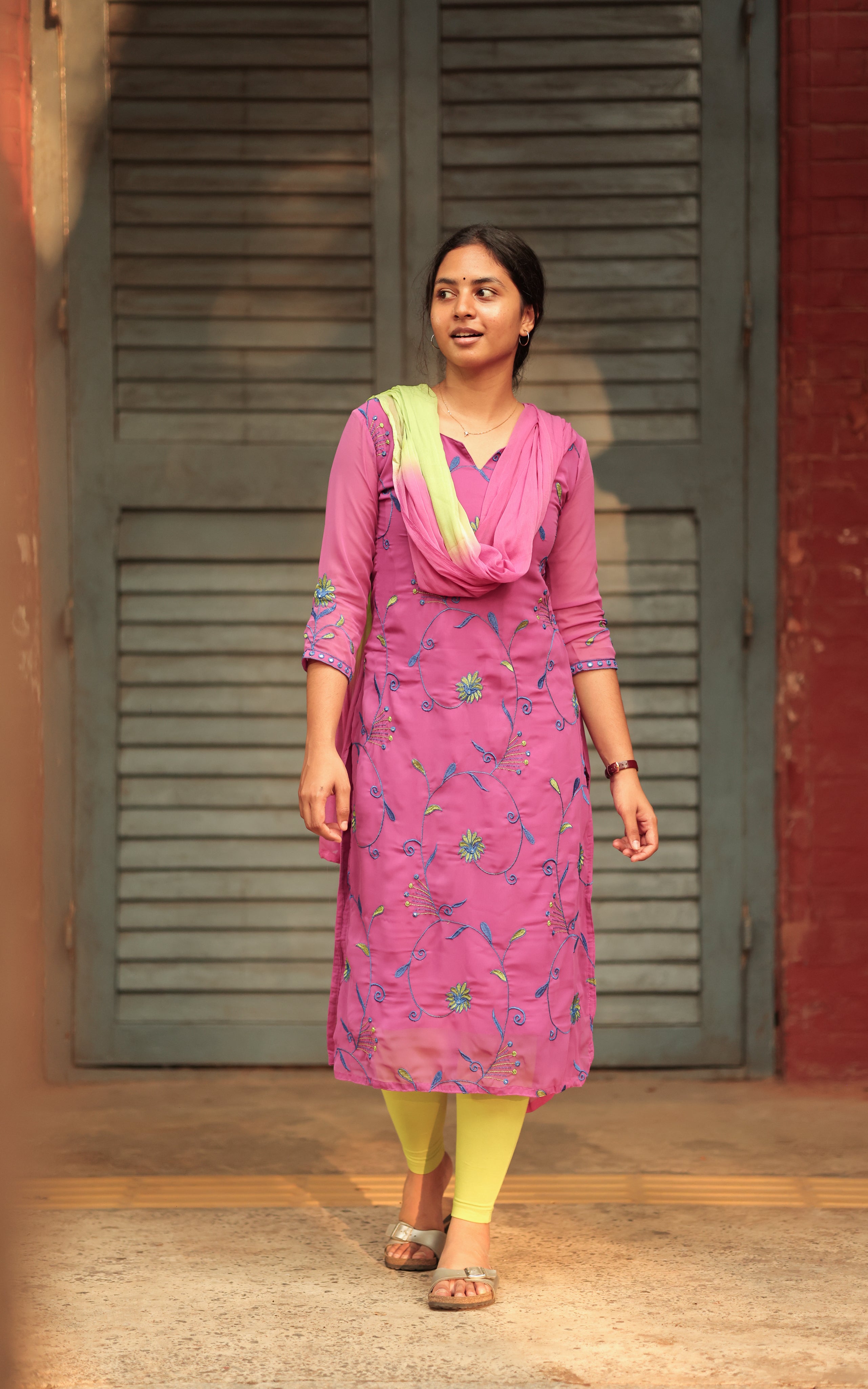 Aishu kurti design – Sillunu Oru Kadhal movie look, traditional wear for women