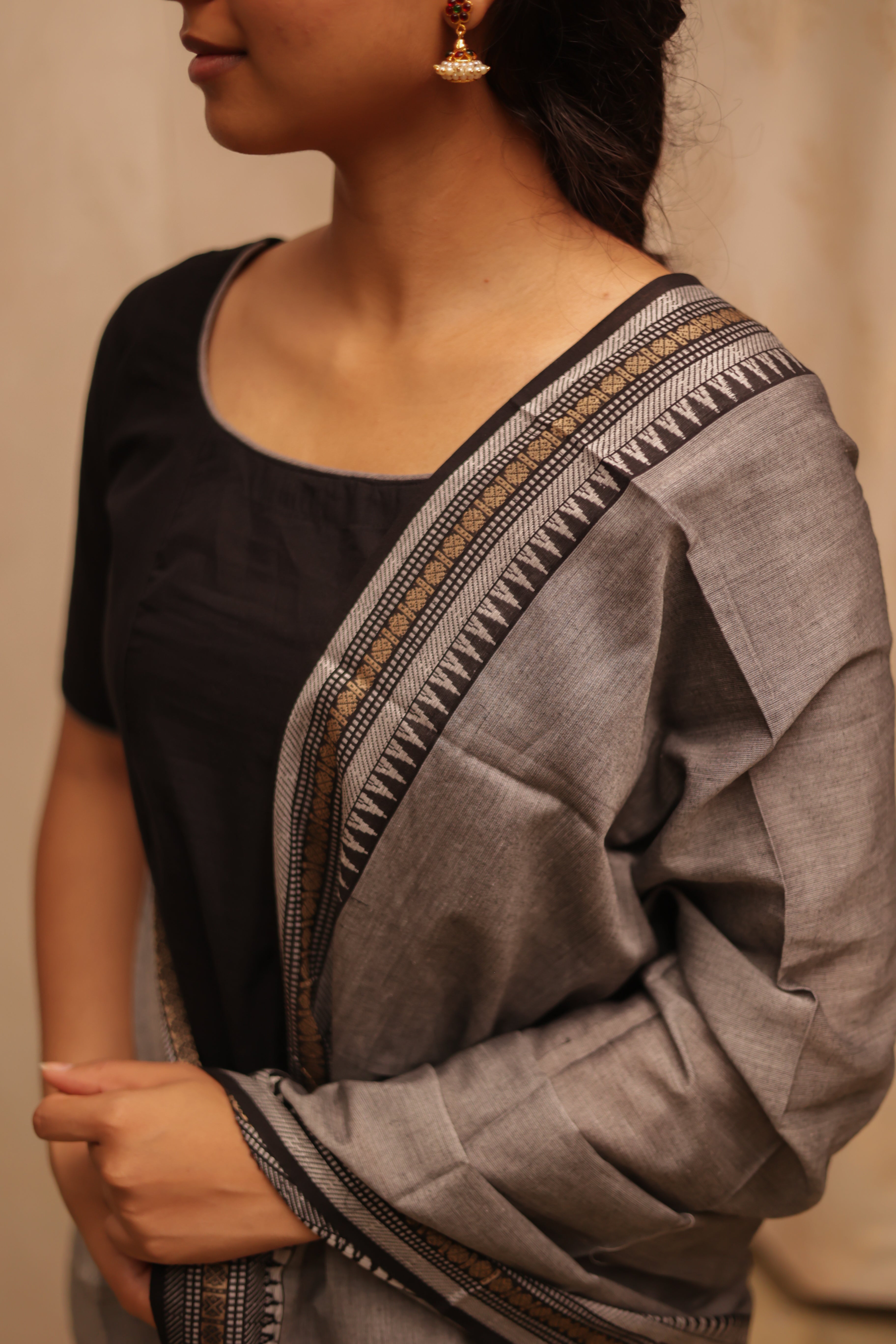 simran's outfits from jodi