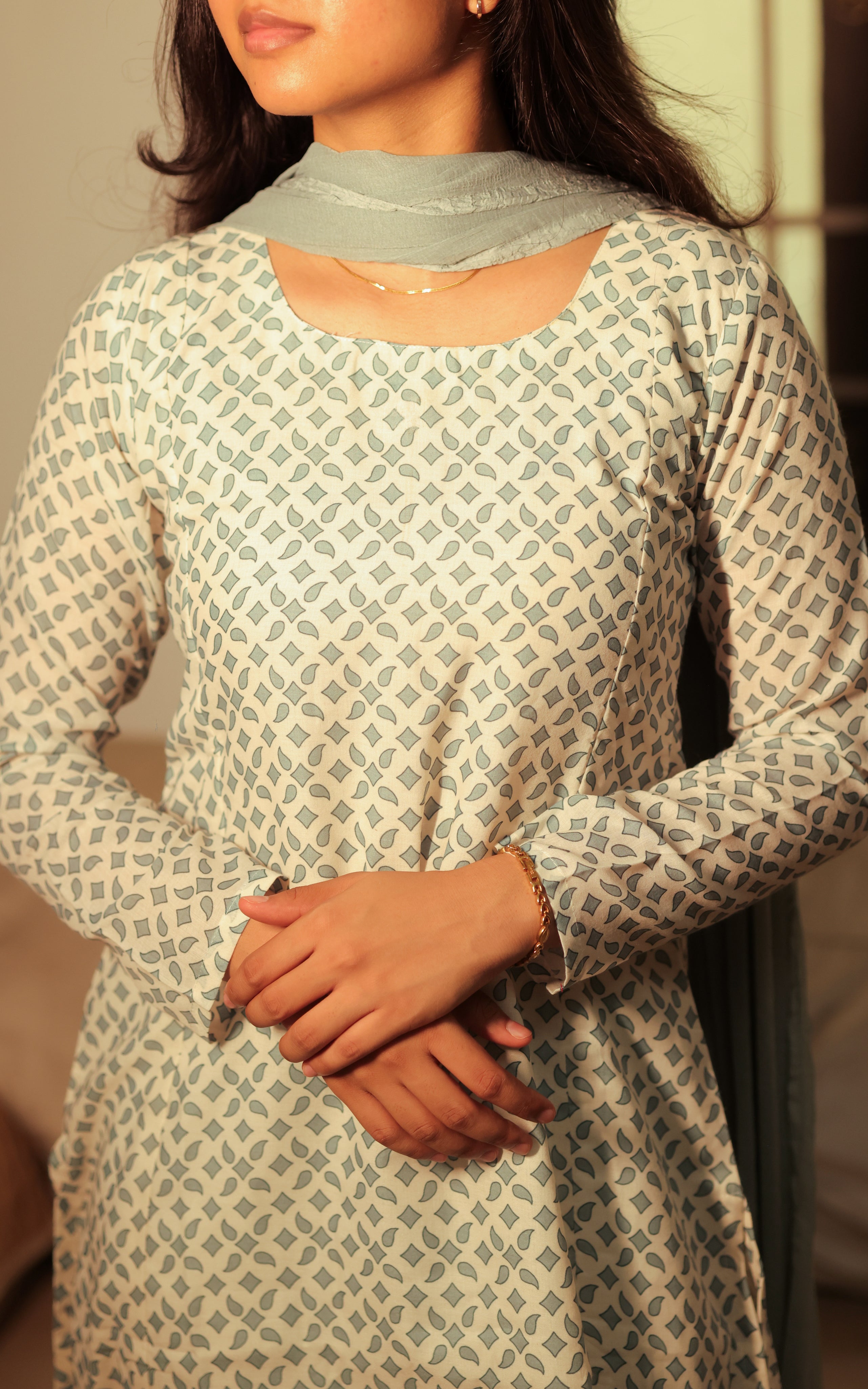 Kandukondain Kandukondain Tabu 8 (Kurti+Dupatta)