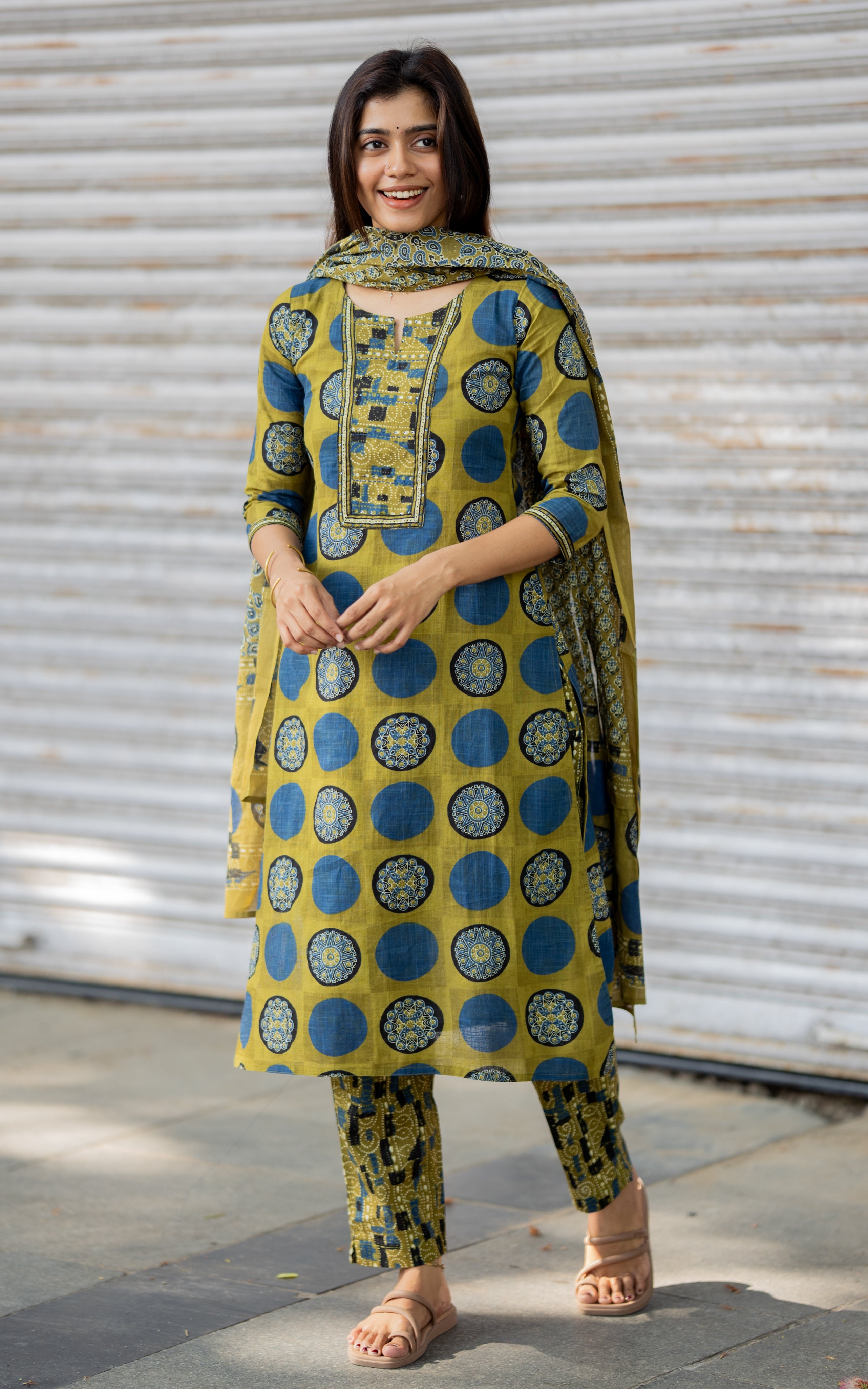 Desika B (Kurti+Pant+Dupatta)