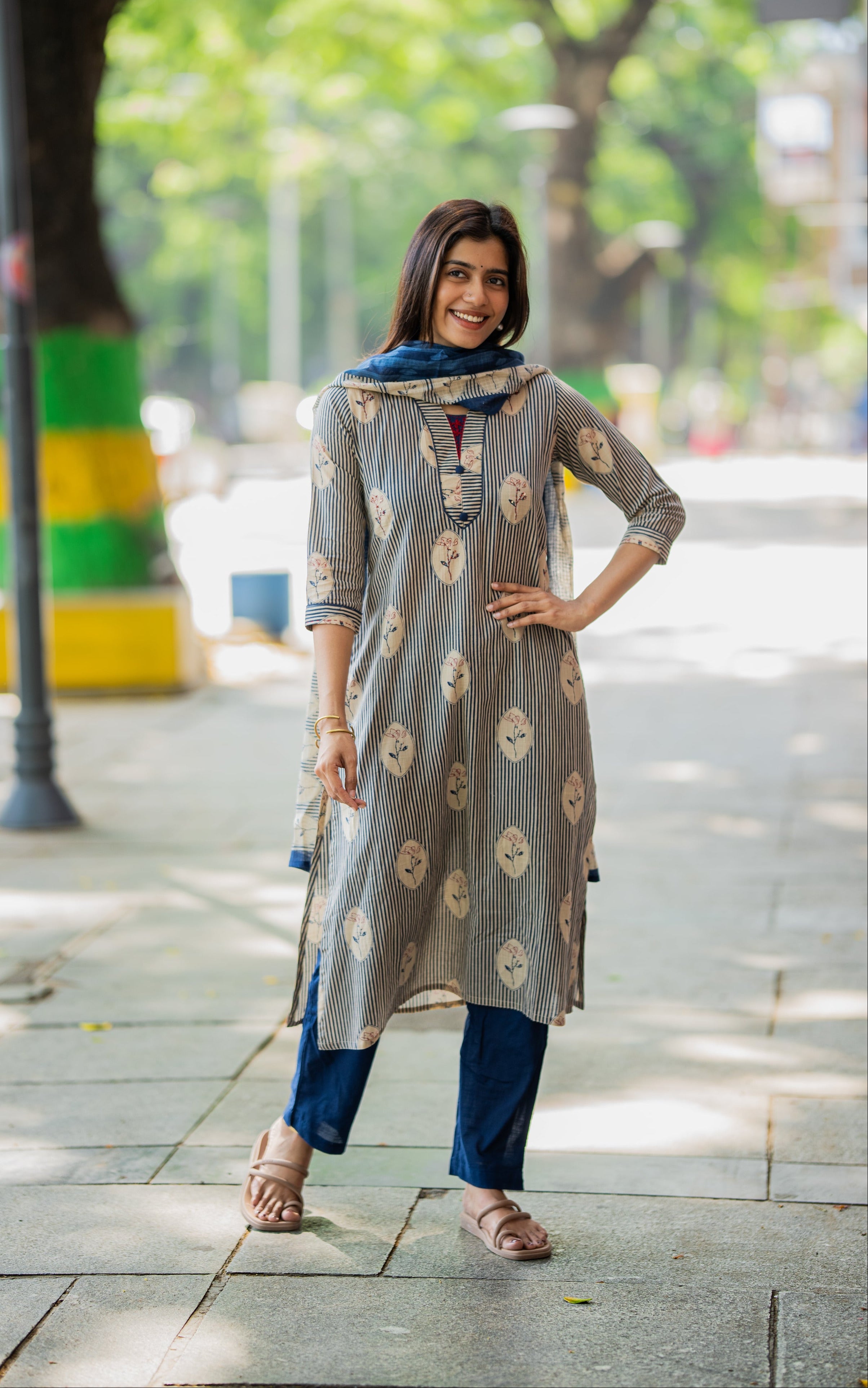 Velichapoove C (Kurti+Pant+Dupatta)