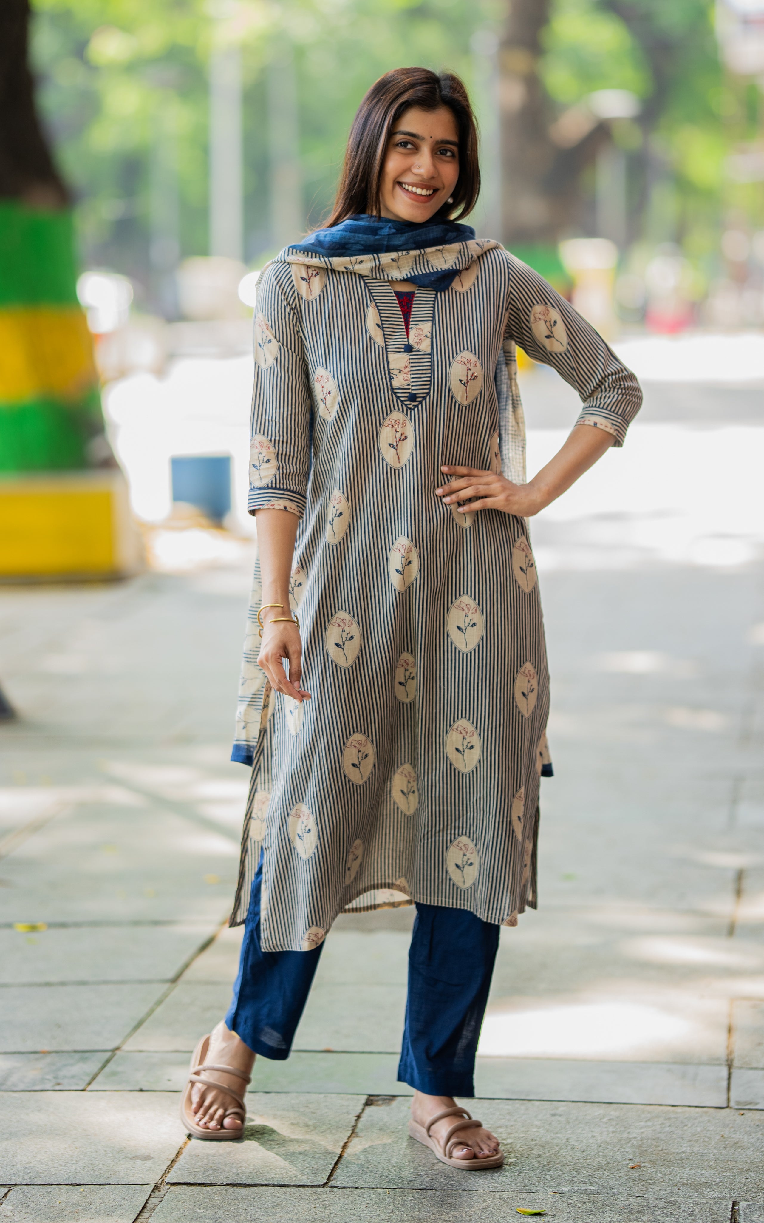 Velichapoove C (Kurti+Pant+Dupatta)