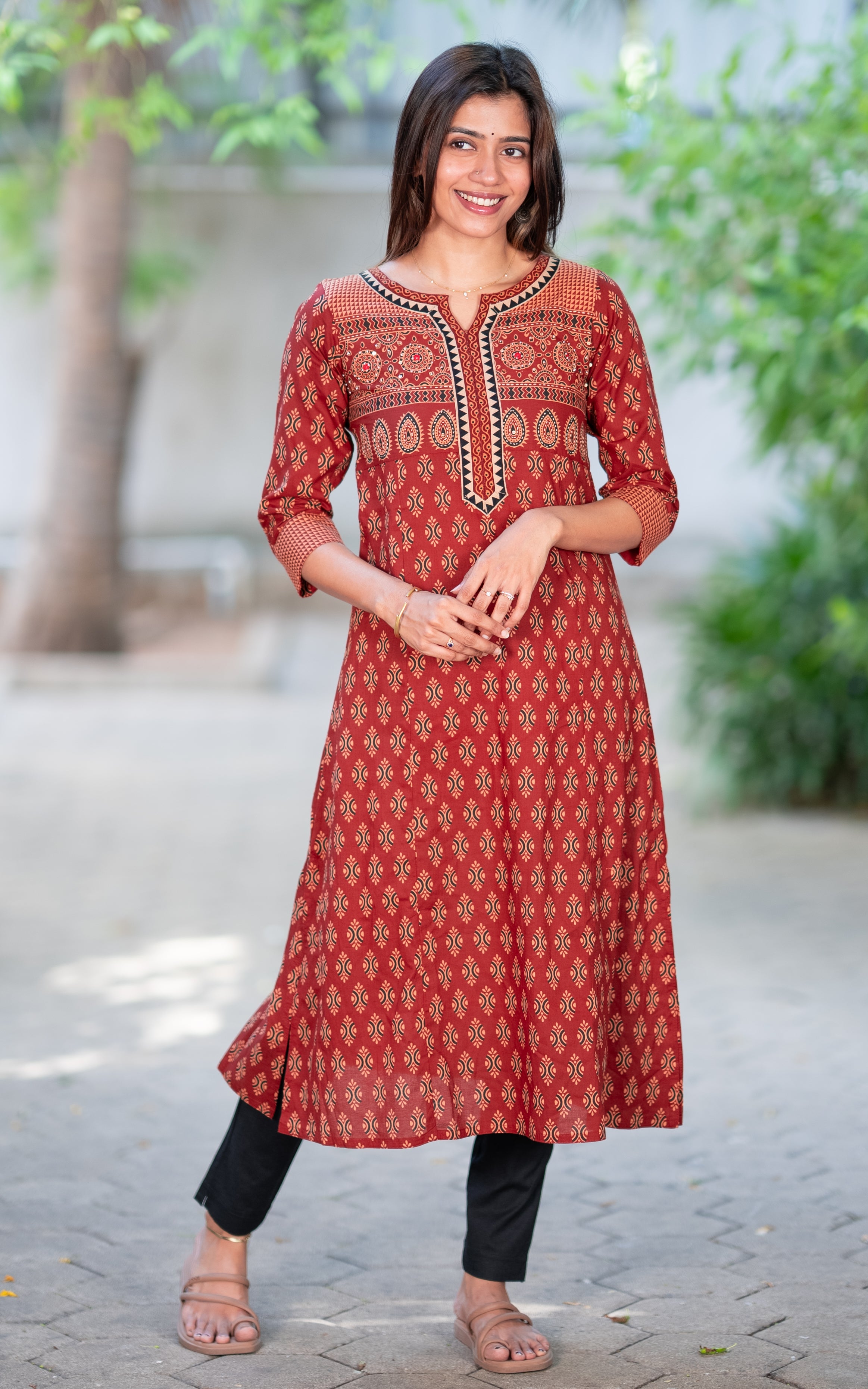 Suzhal Maroon