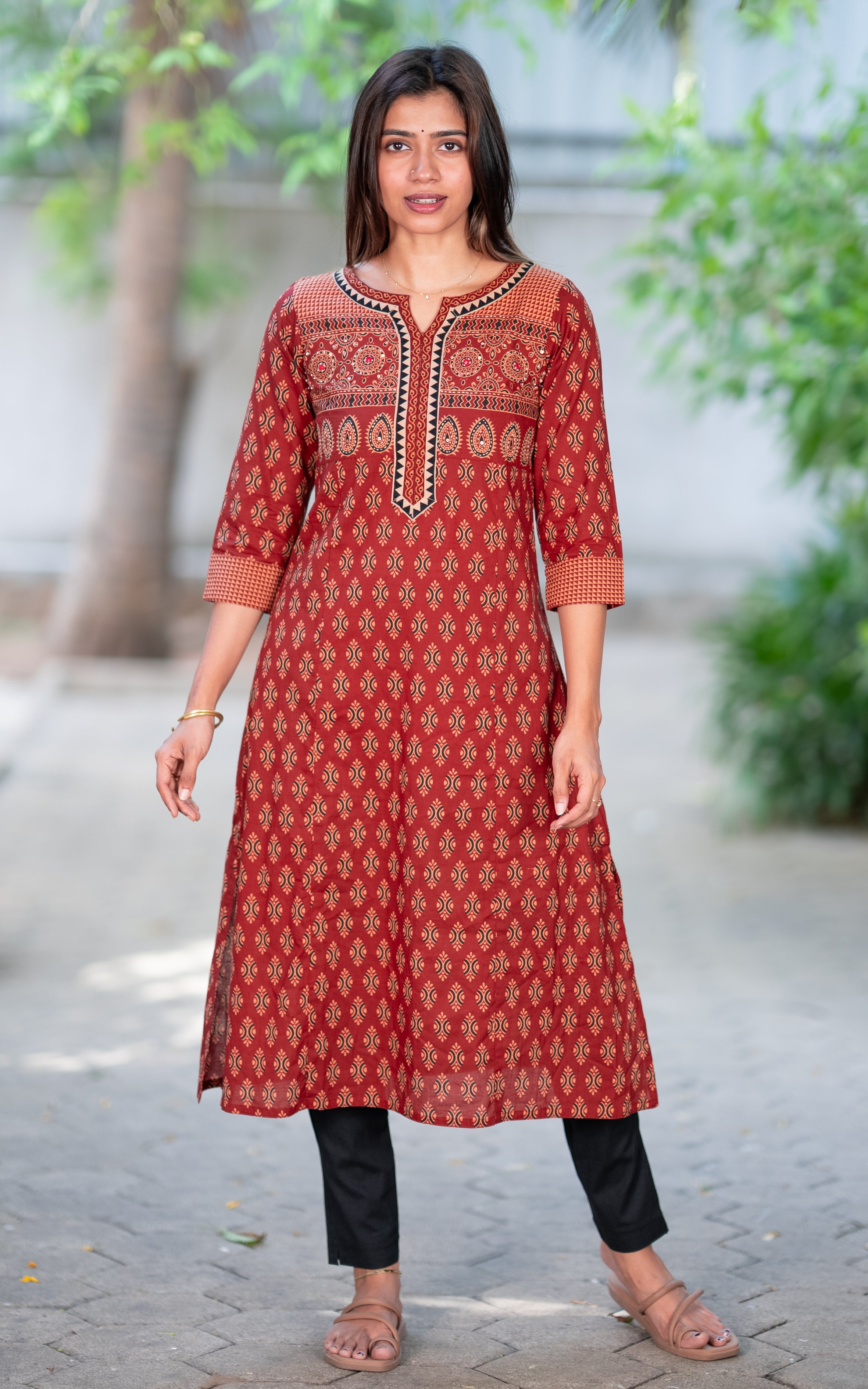 Suzhal Maroon