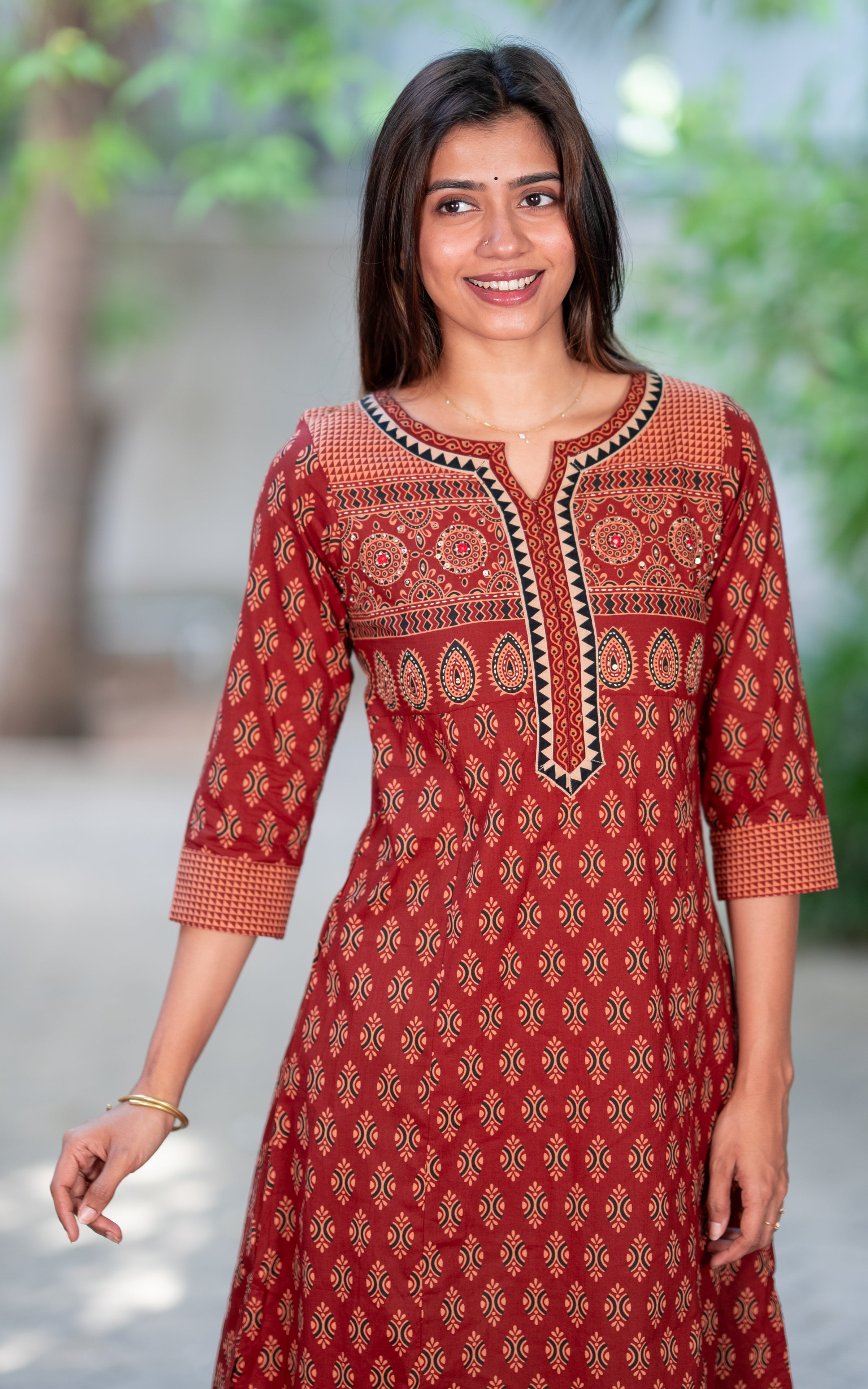 Suzhal Maroon