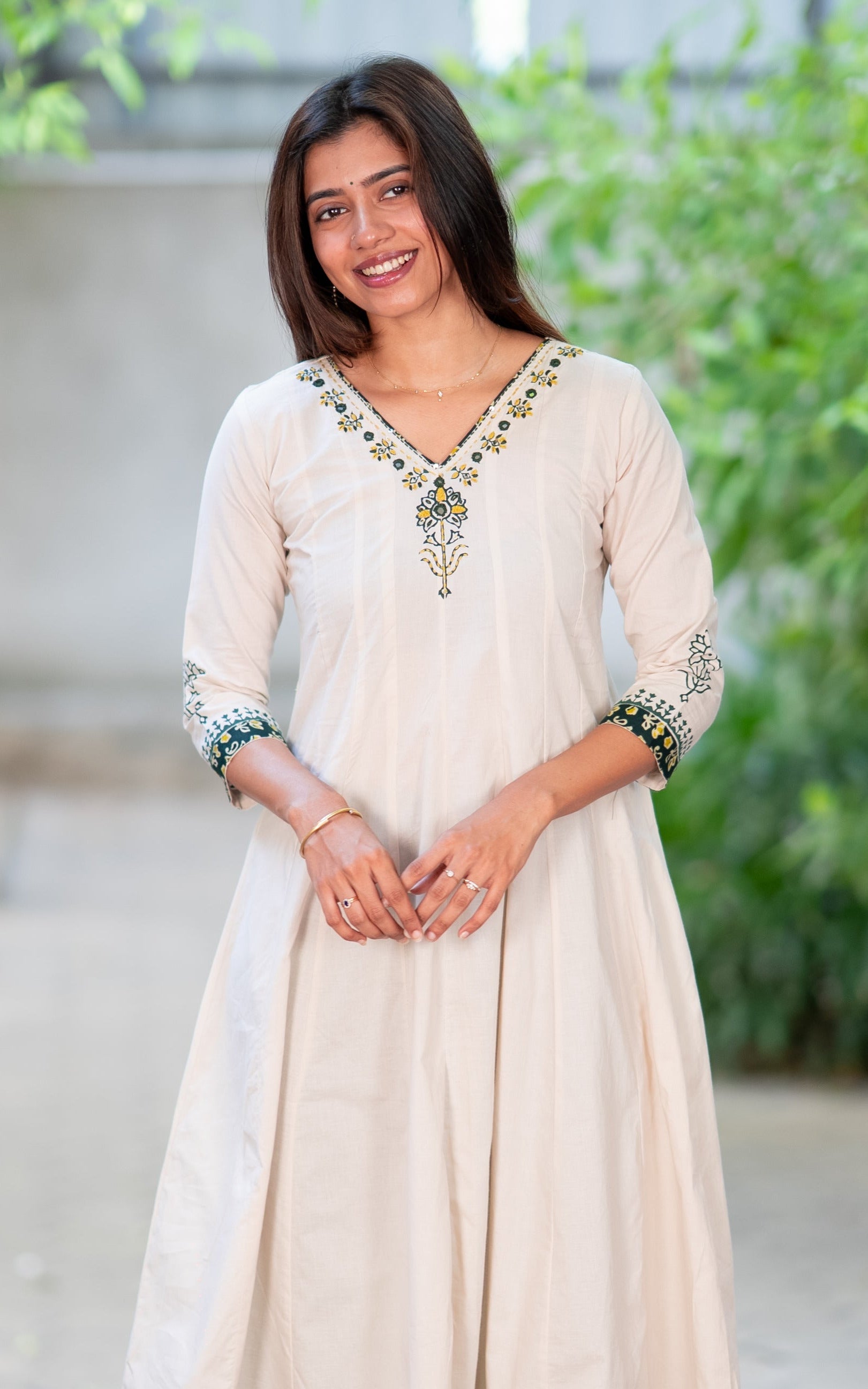 Aadhika Off White
