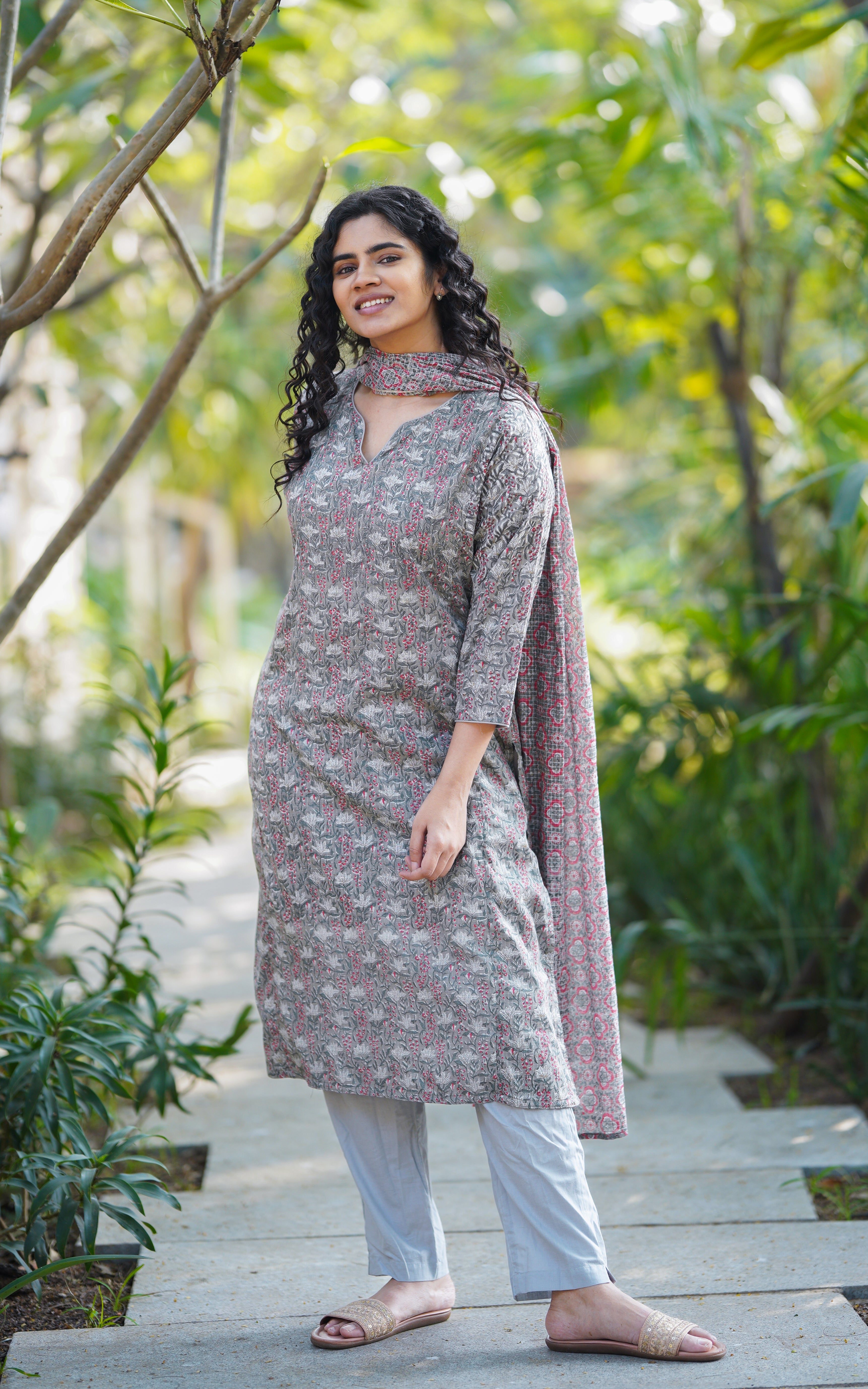 Woollen kurti Kaya 1677 Super soft woolen kurti /tunic with zigzag designs  style it up with matching le… | Designs for dresses, Kurti designs latest,  Kurti designs