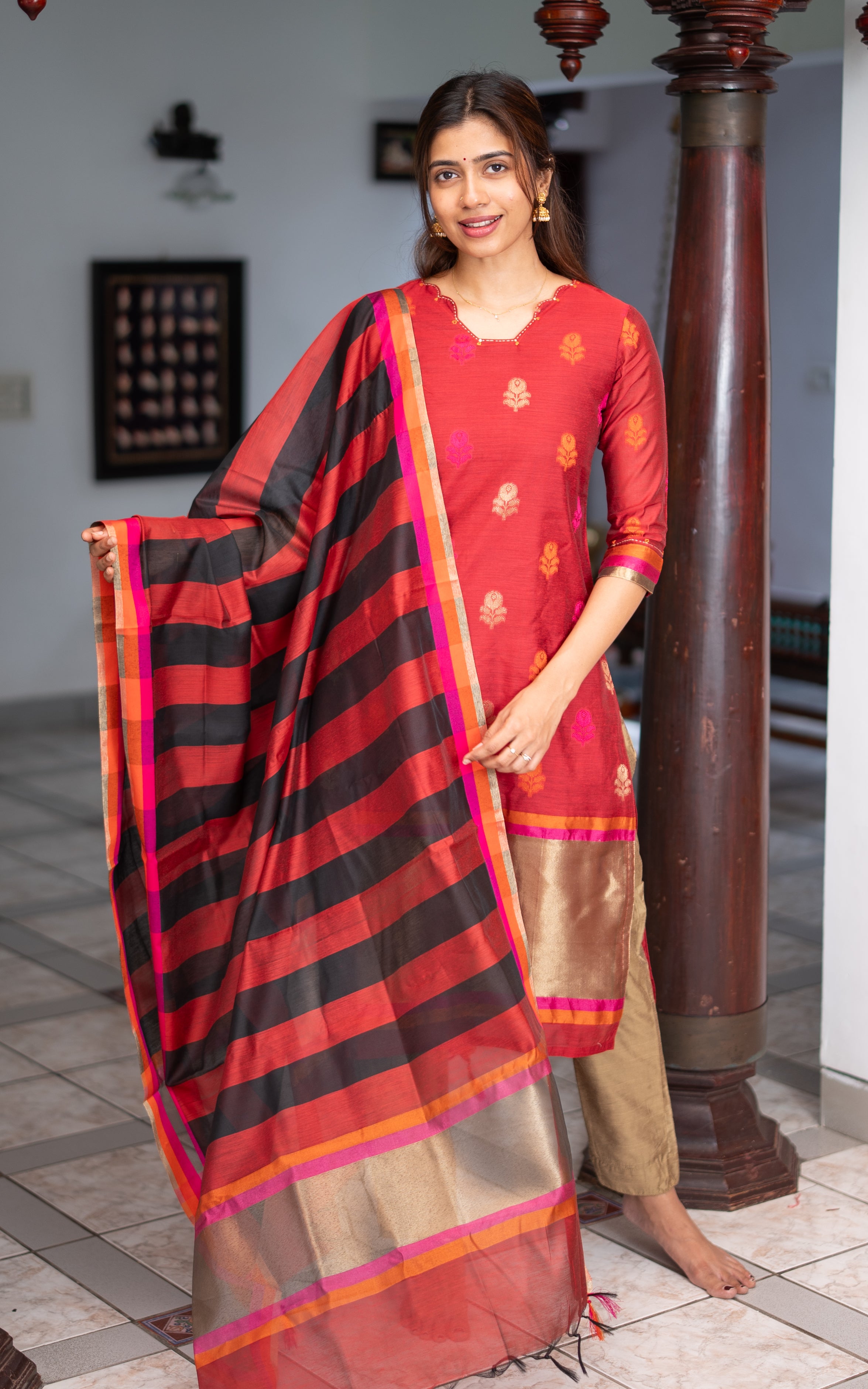 Nalavenba Red (Kurti+Dupatta)