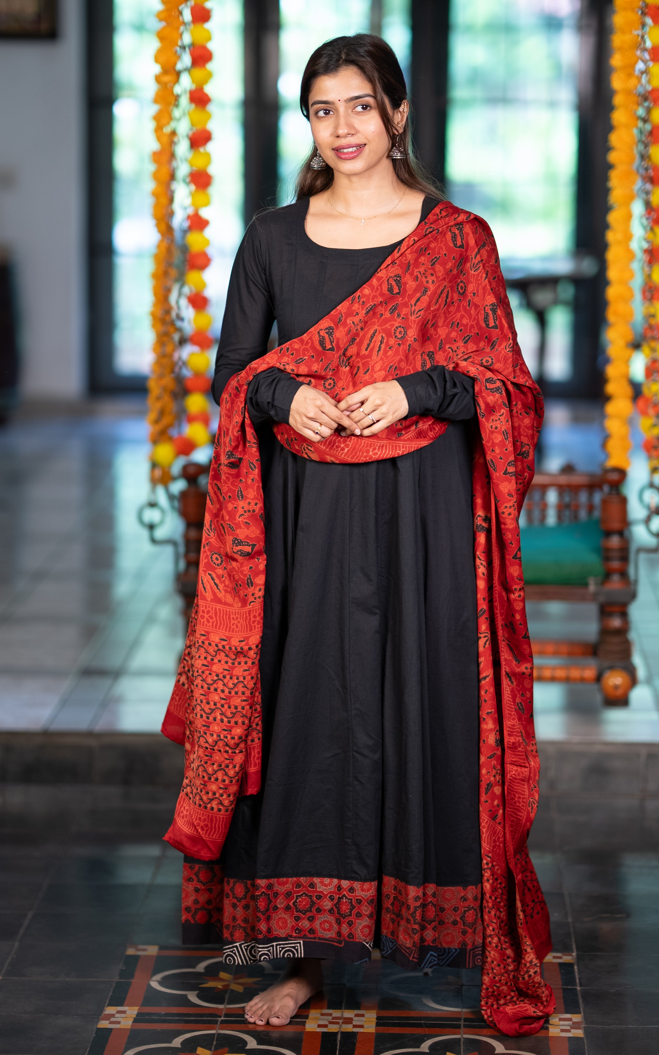 Charulatha Black (Kurti+Dupatta)