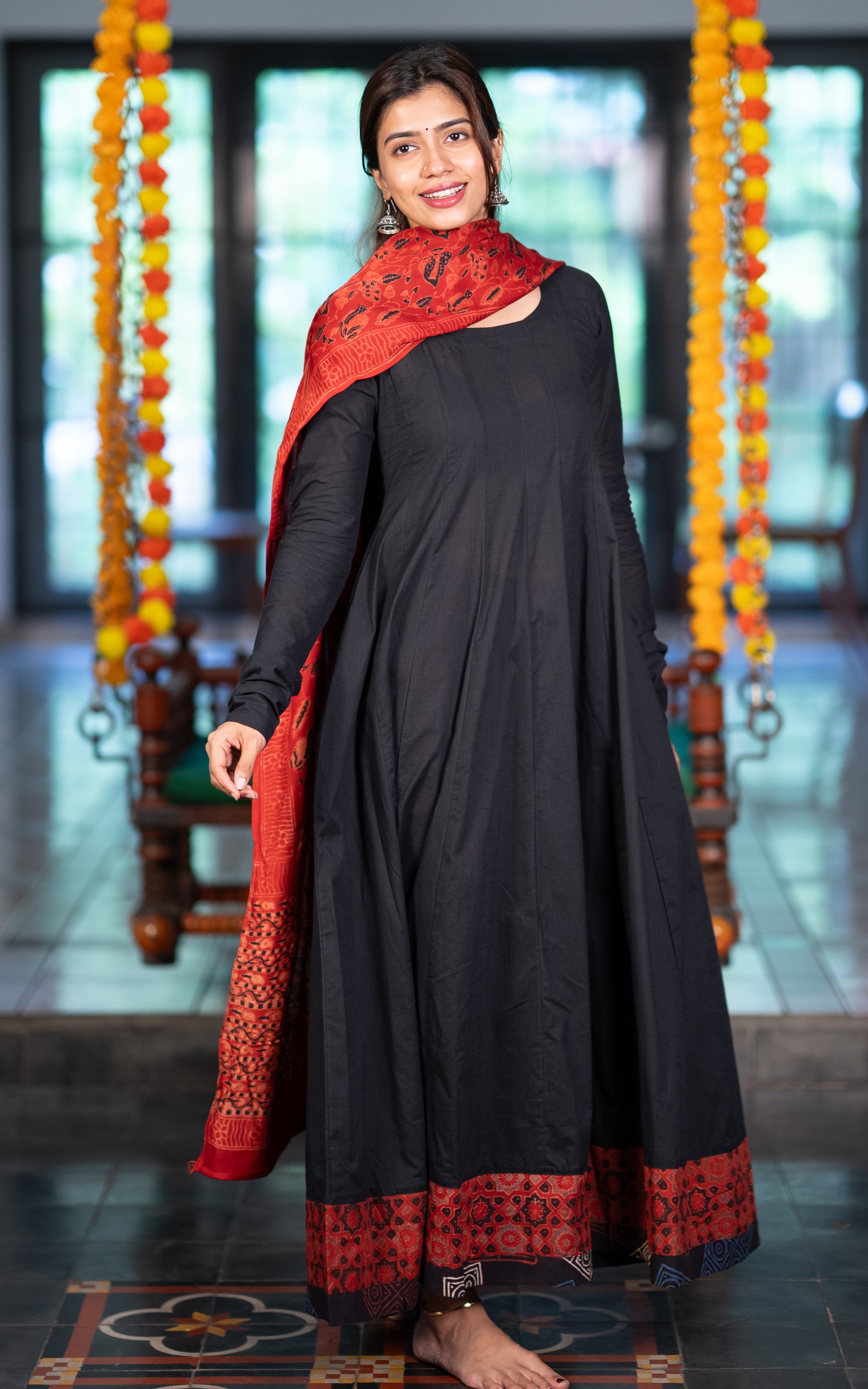Charulatha Black (Kurti+Dupatta)