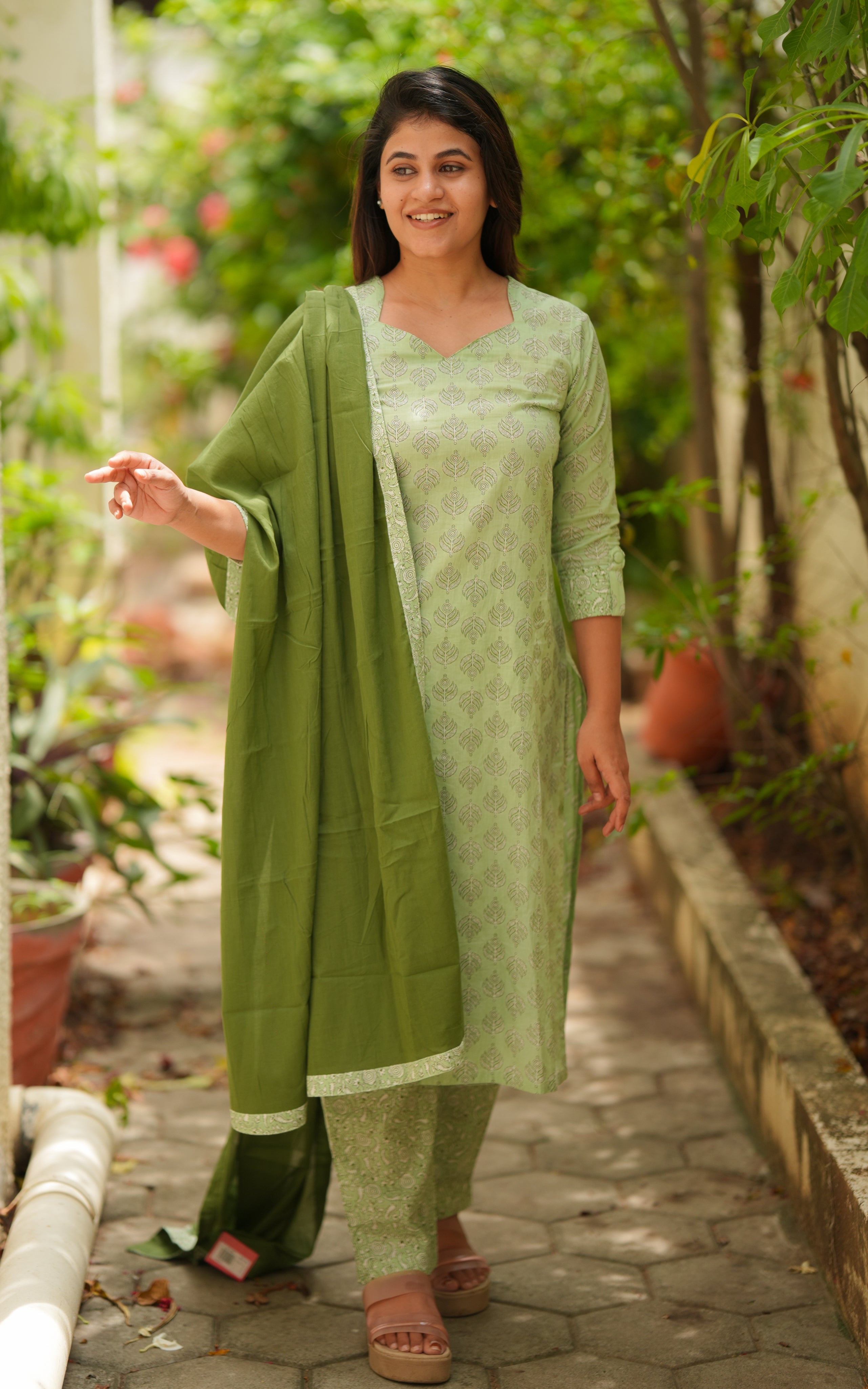 instore kurti needhu green (kurti+pant+dupatta)