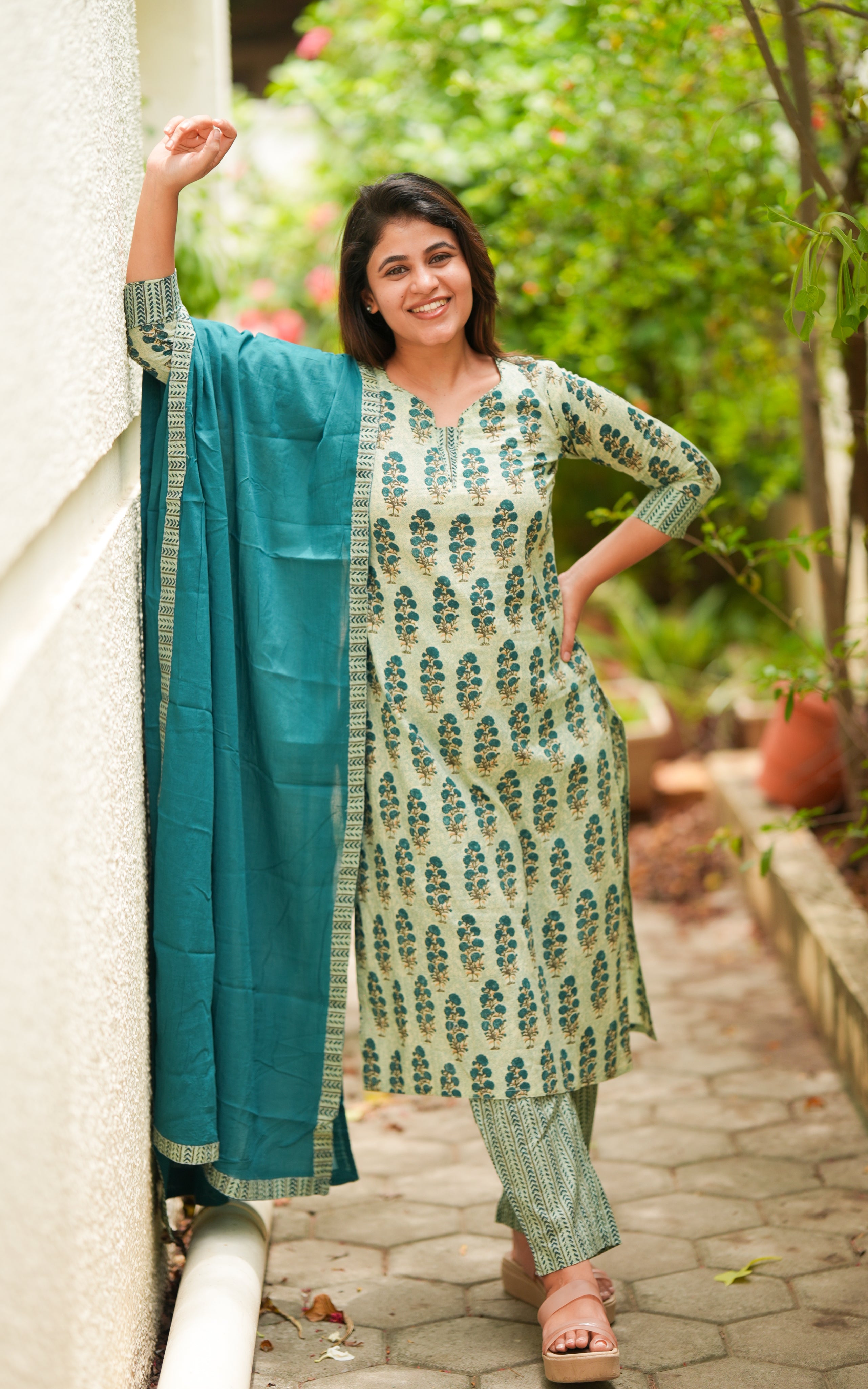 instore kurti keerthi pastel green (kurti +pant +dupatta)